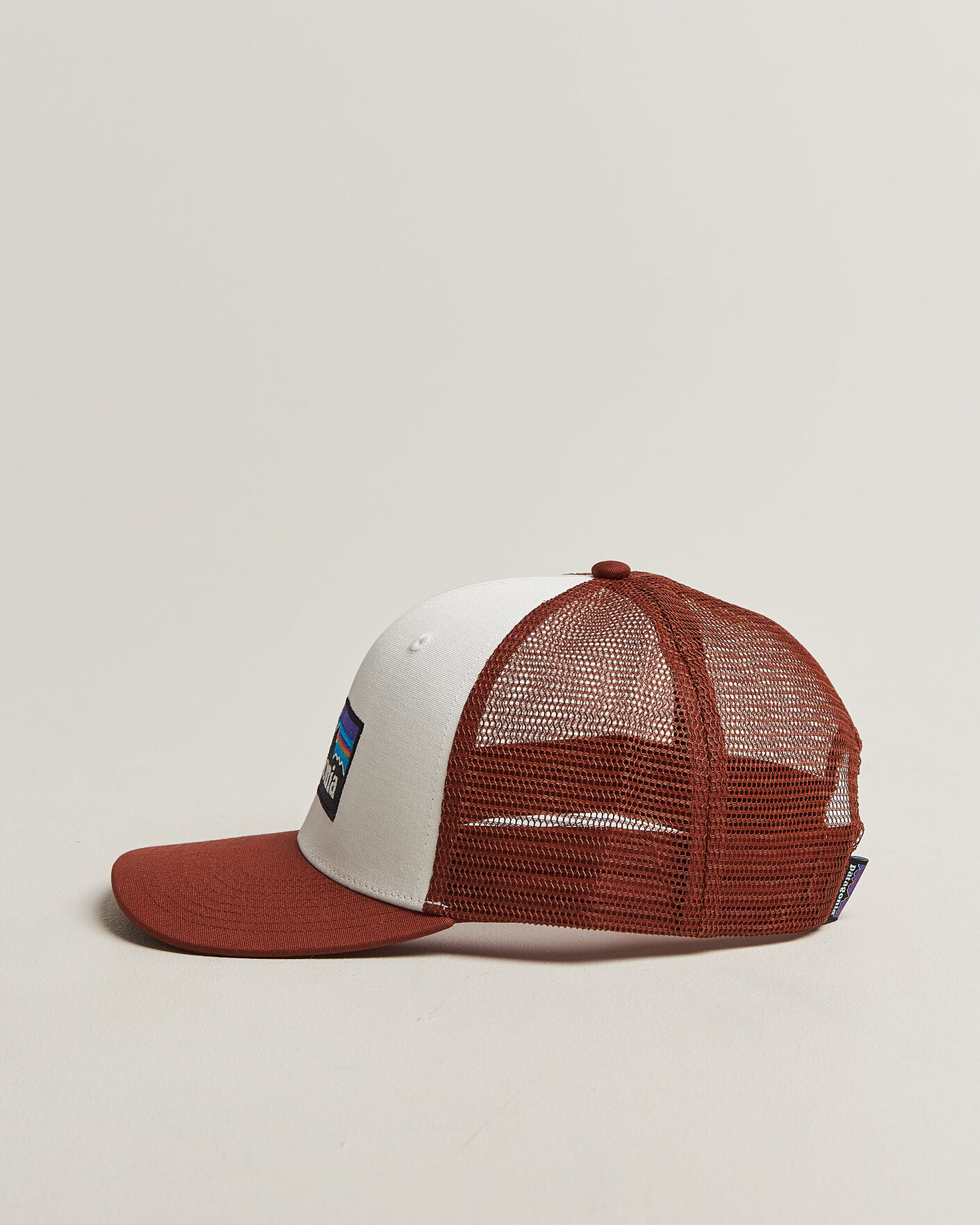 Homme | Bobs Et Casquettes | Patagonia | P-6 Logo Trucker Hat White/Red