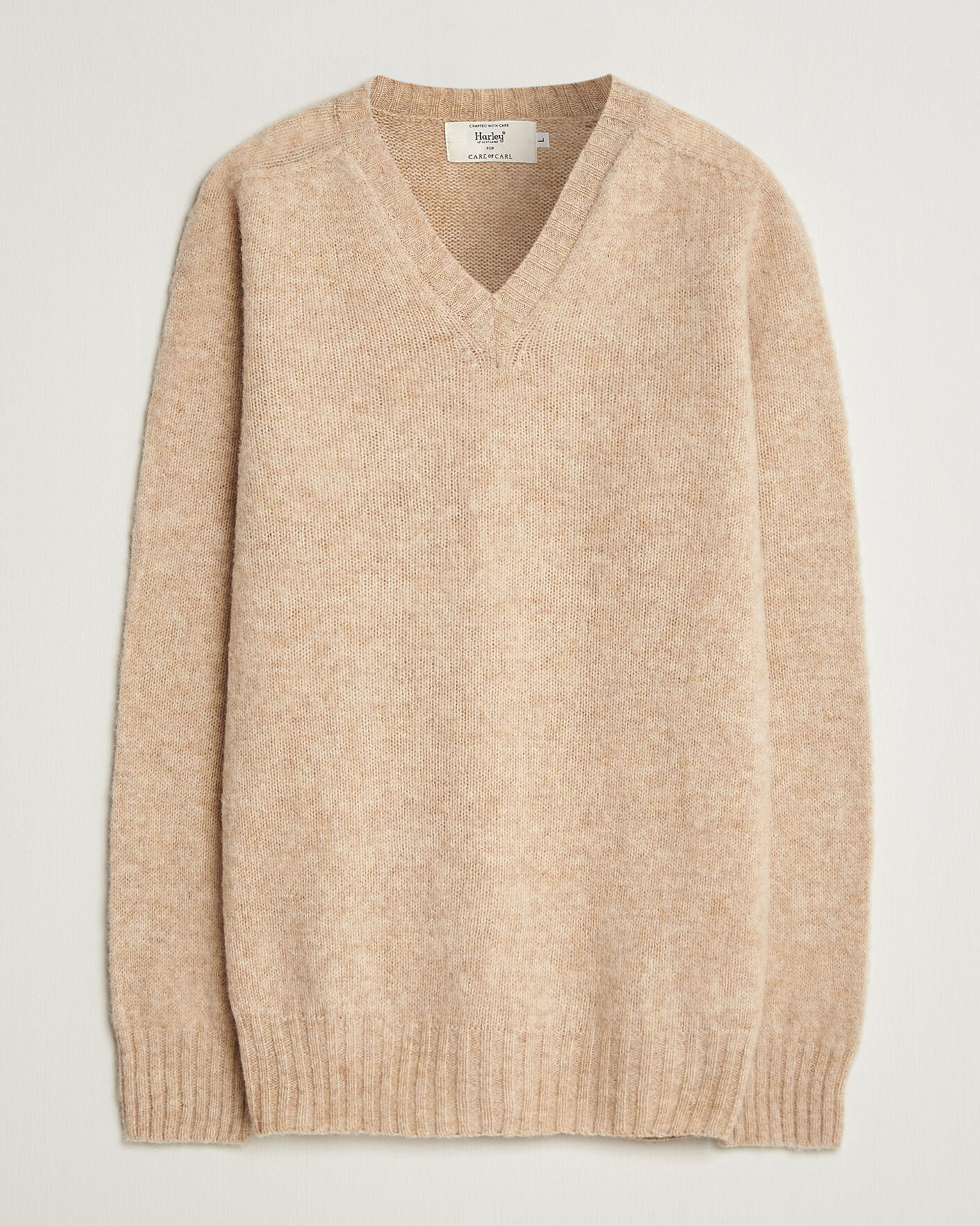 Heren | Truien | Harley Of Scotland for Care of Carl | Brushed Supersoft Lambswool V-Neck Beige