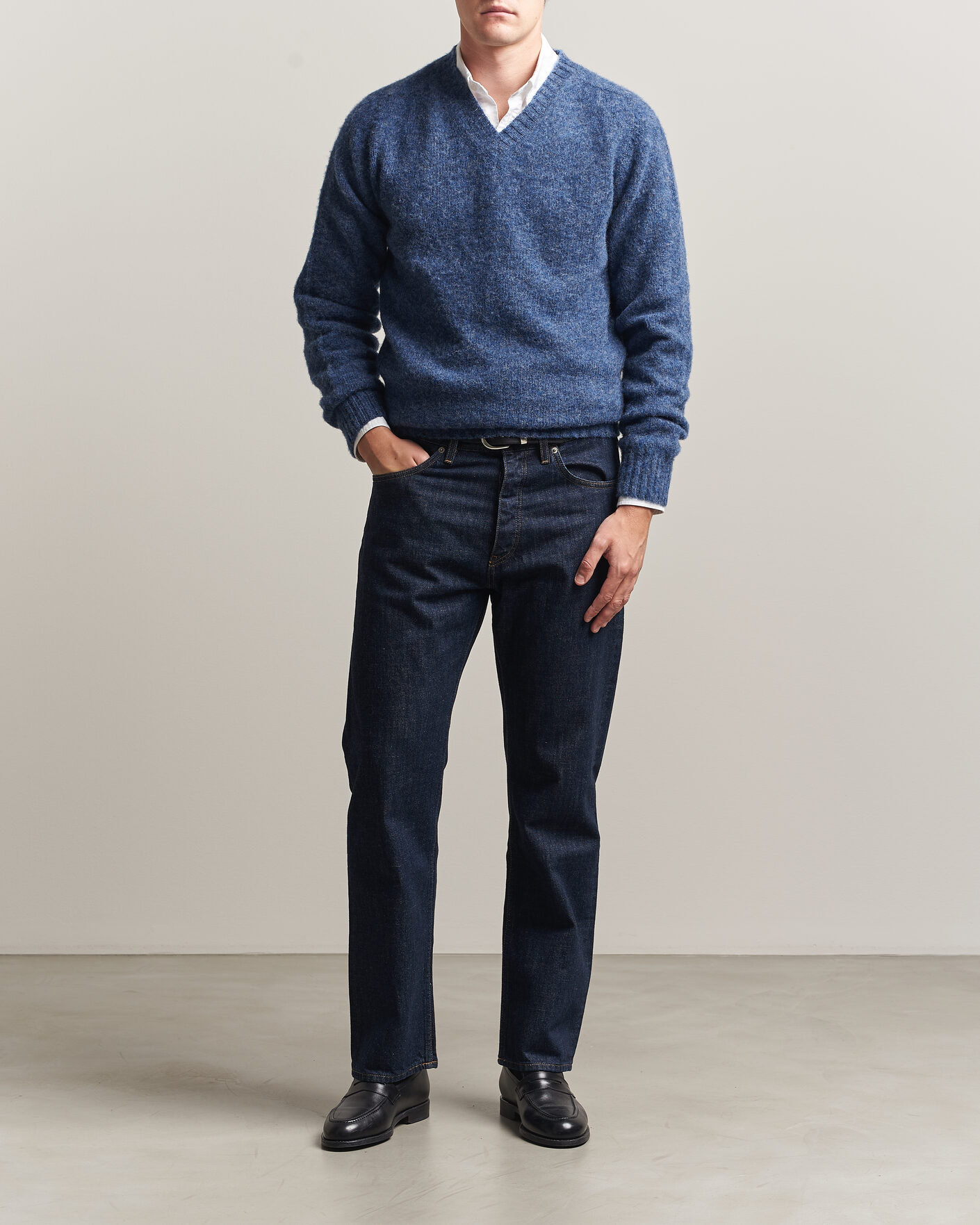 Homme | Pulls Et Tricots | Harley Of Scotland for Care of Carl | Brushed Supersoft Lambswool V-Neck Denim Blue