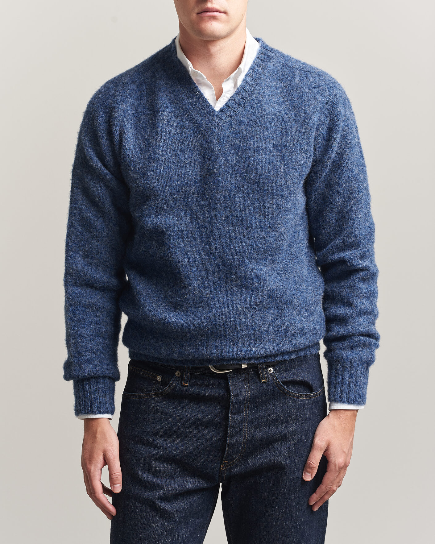 Homme | Pulls Et Tricots | Harley Of Scotland for Care of Carl | Brushed Supersoft Lambswool V-Neck Denim Blue