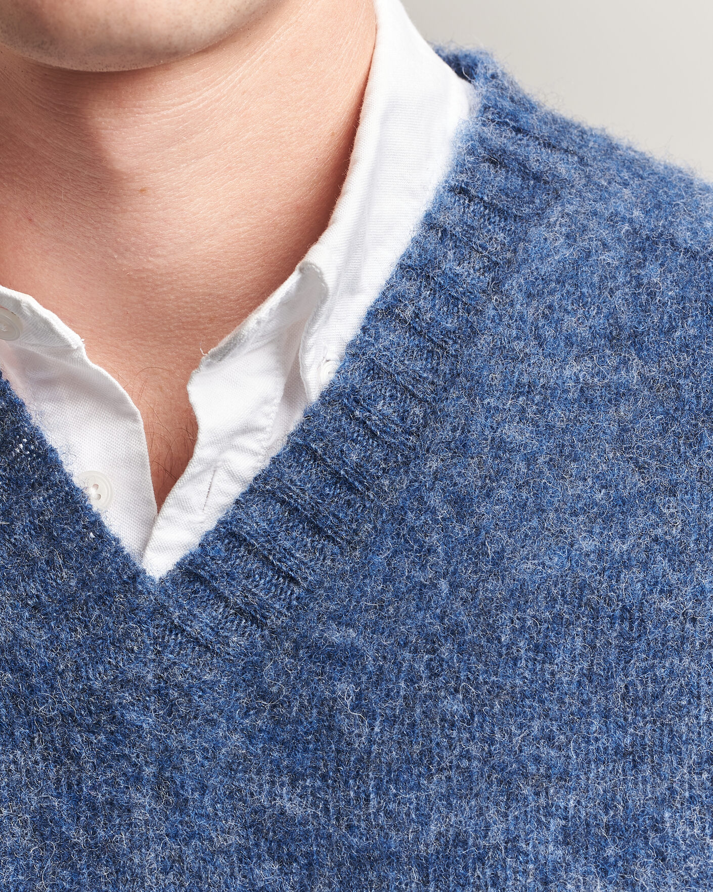 Homme | Pulls Et Tricots | Harley Of Scotland for Care of Carl | Brushed Supersoft Lambswool V-Neck Denim Blue