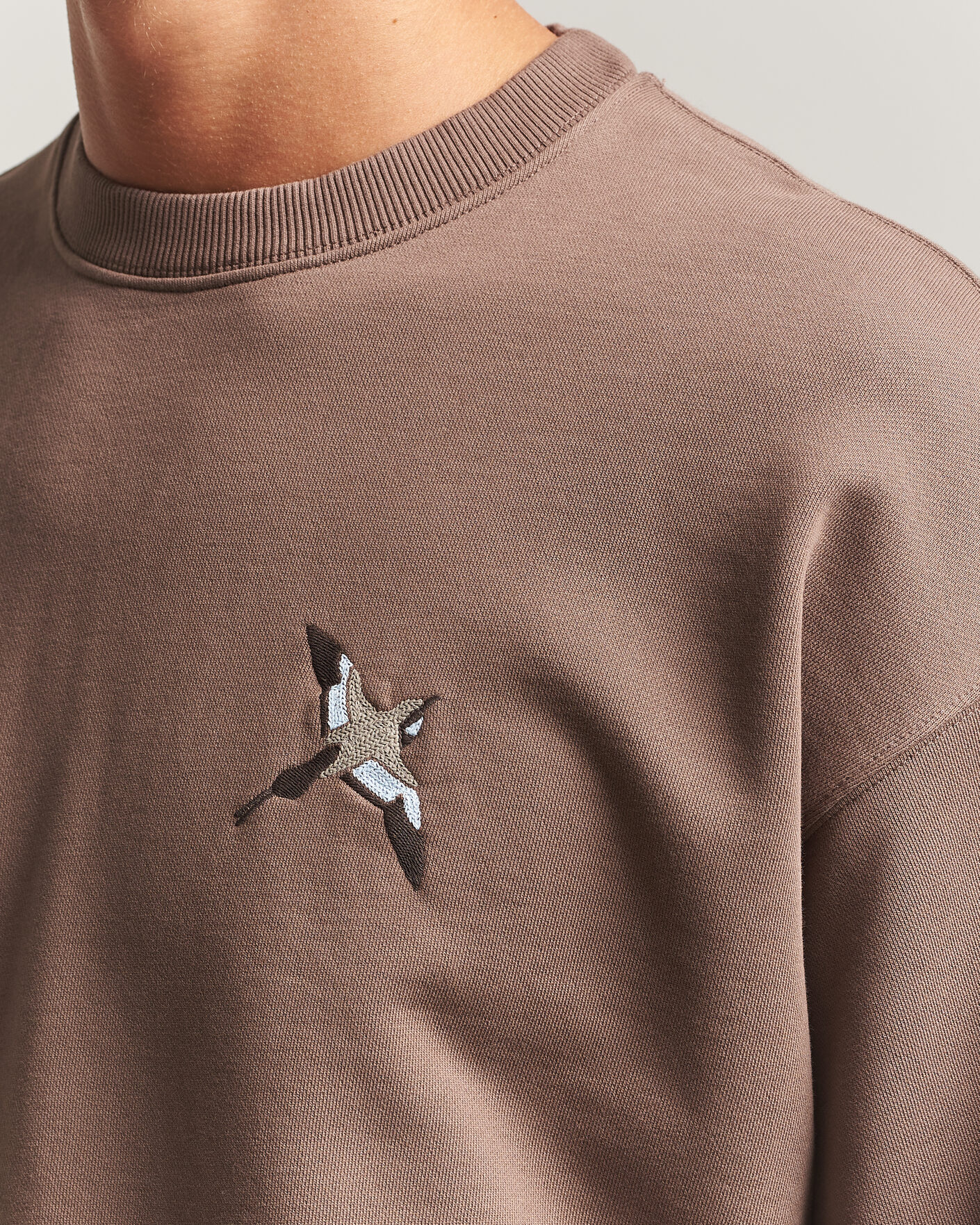 Heren | Truien | Axel Arigato | Micro Bee Bird Sweatshirt Coffee Brown