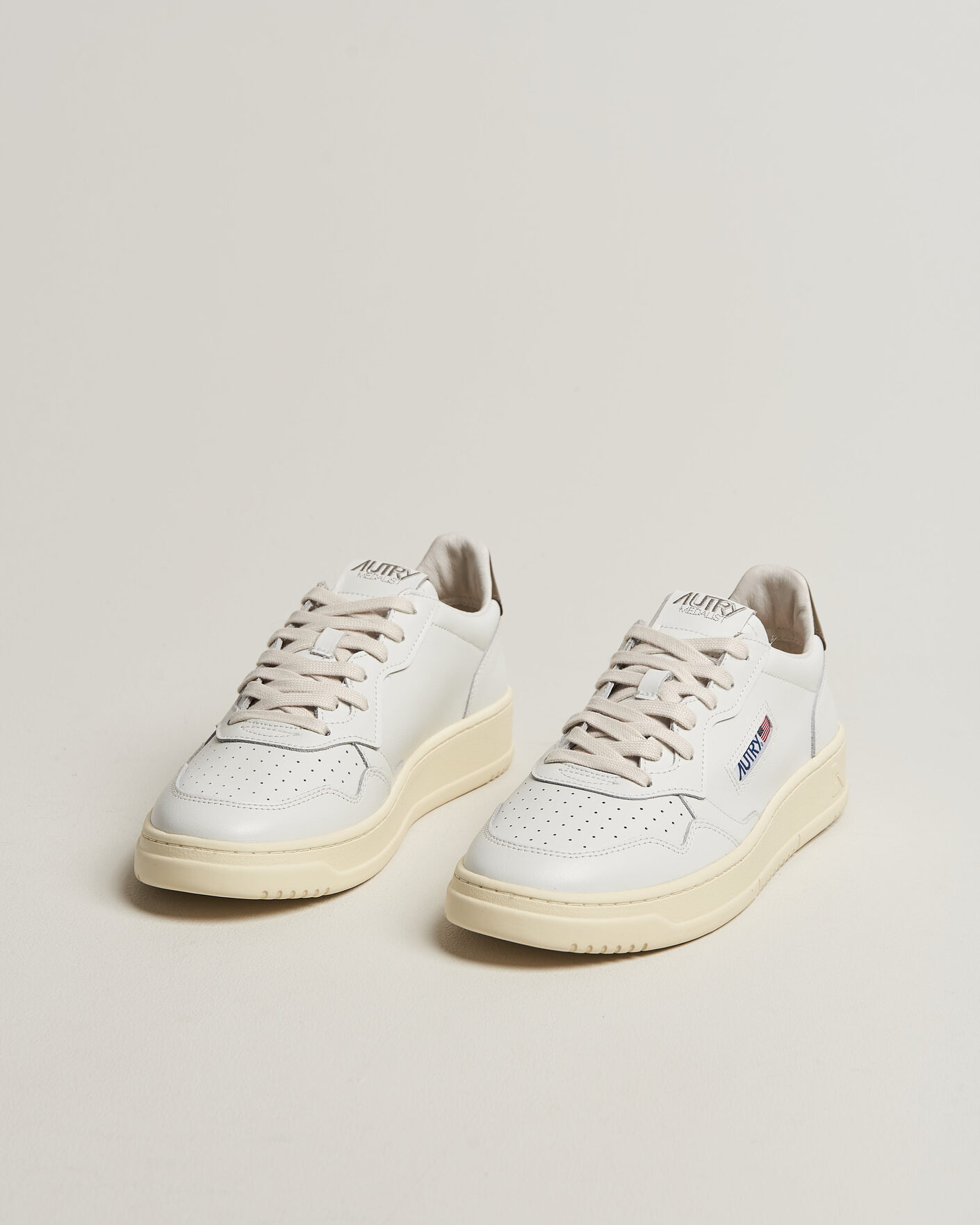 Homme | Baskets | Autry | Medalist Low Sneaker White/Chocolate
