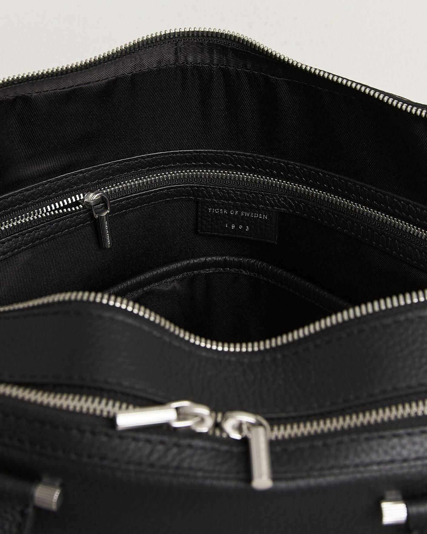 Heren | Tassen | Tiger of Sweden | Valise Grained Leather Double Zip Briefcase Black