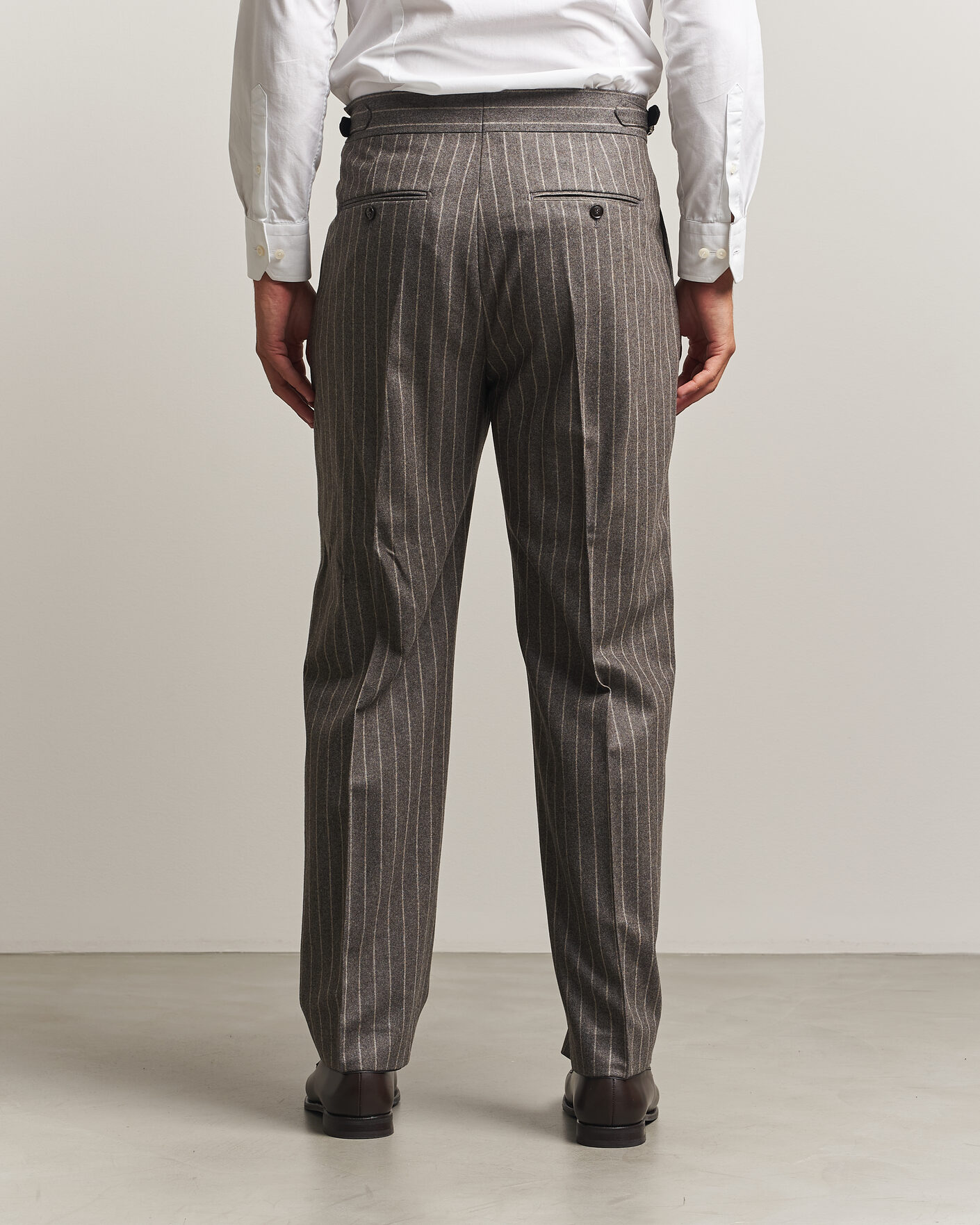 Heren | Broeken | Tiger of Sweden | Theo Wool Pleated Pinstriped Trousers Grey Brown