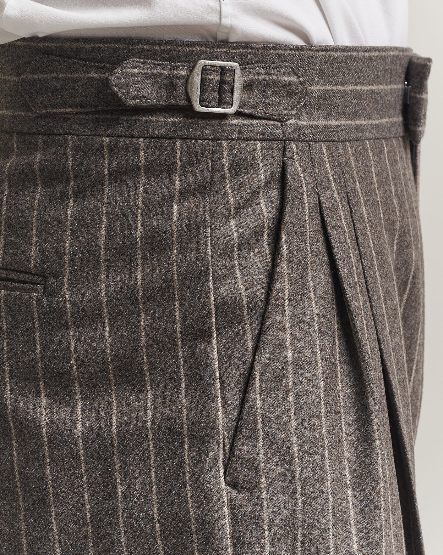 Heren | Broeken | Tiger of Sweden | Theo Wool Pleated Pinstriped Trousers Grey Brown