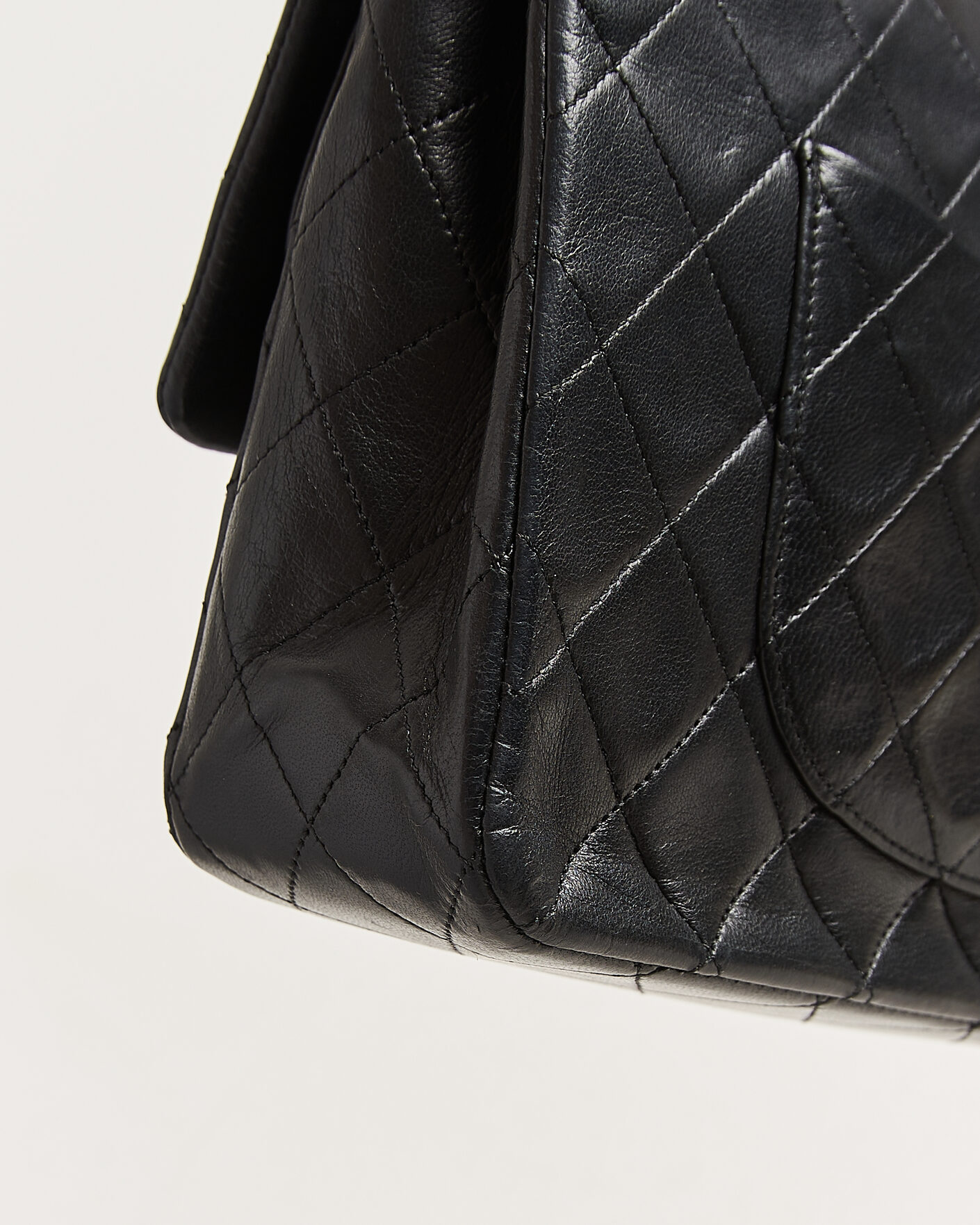 Heren | Chanel Pre-Owned Classic Medium Double Flap Bag Lambskin Black | Chanel Pre-Owned | Classic Medium Double Flap Bag Lambskin Black