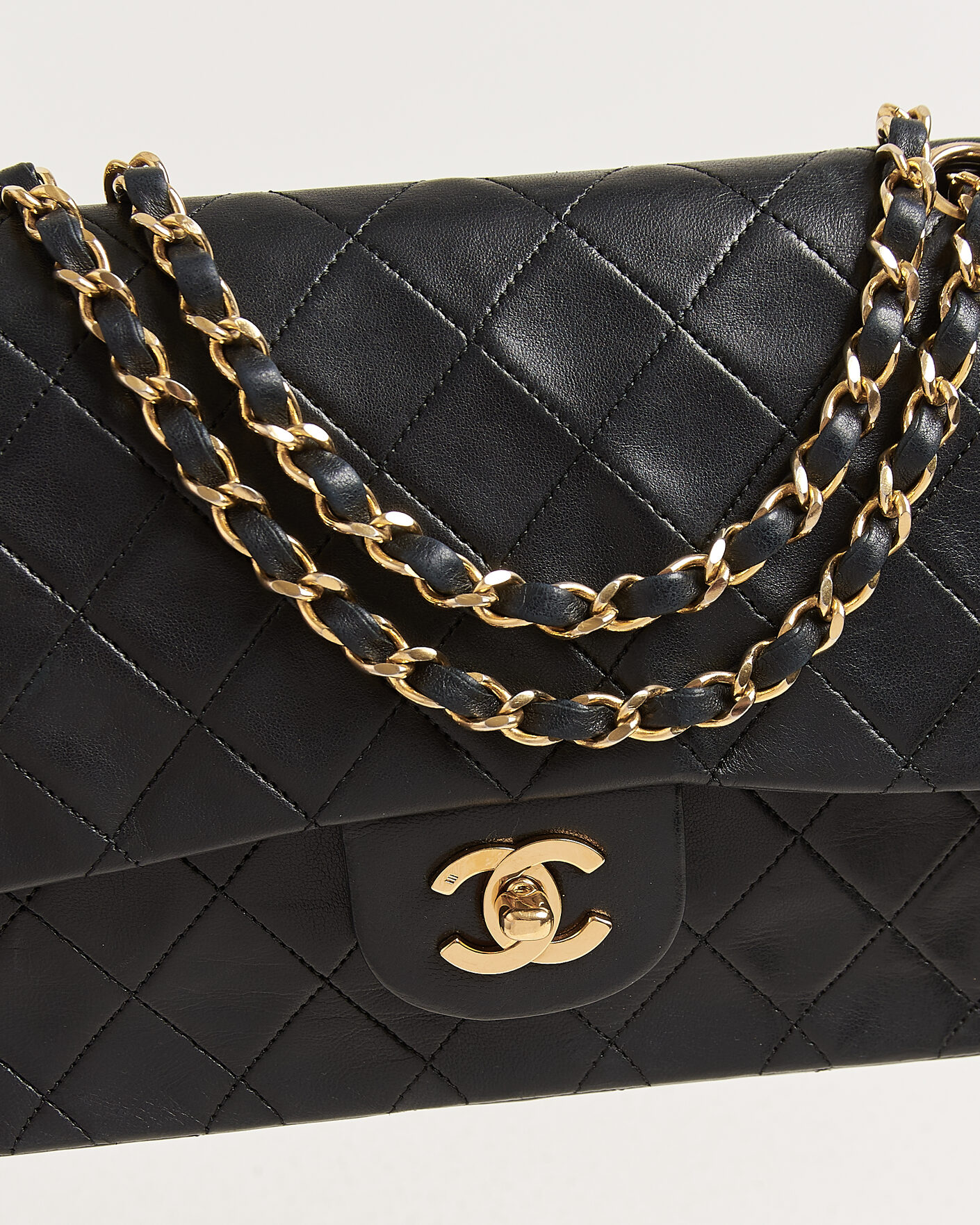 Homme | Pre-Owned & Vintage Bags | Chanel Pre-Owned | Classic Medium Double Flap Bag Lambskin Black