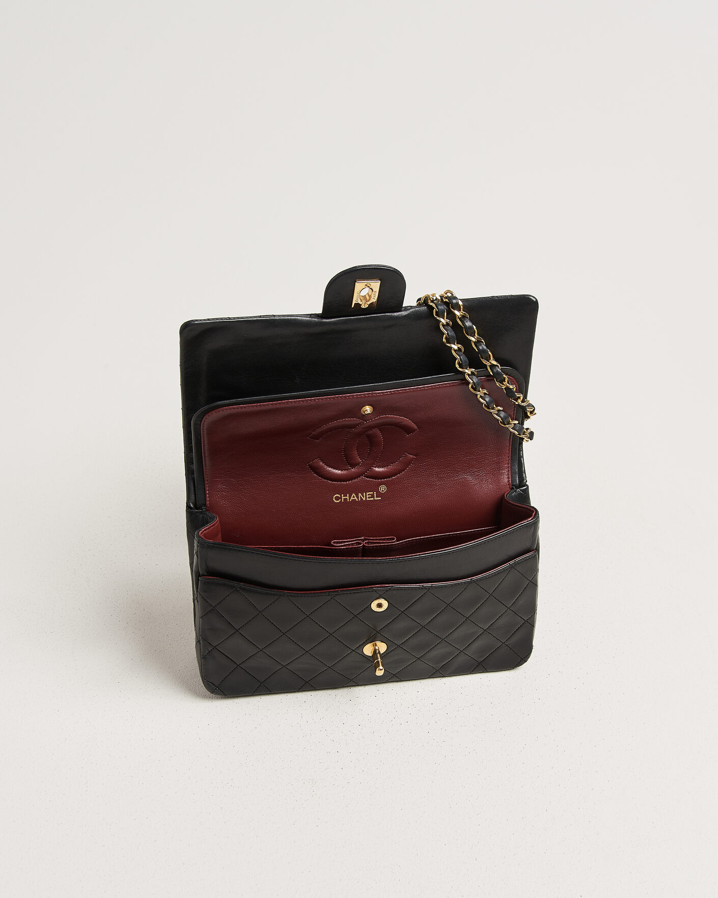 Heren | Chanel Pre-Owned Classic Medium Double Flap Bag Lambskin Black | Chanel Pre-Owned | Classic Medium Double Flap Bag Lambskin Black