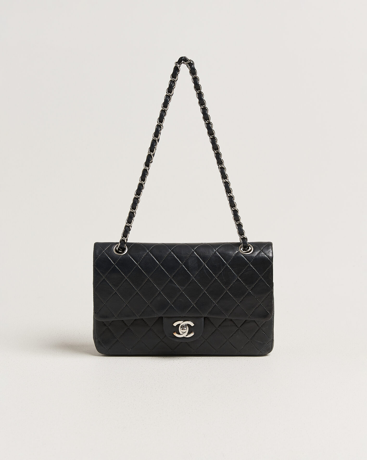 Homme | Pre-Owned & Vintage Bags | Chanel Pre-Owned | Classic Medium Double Flap Bag Lambskin Black