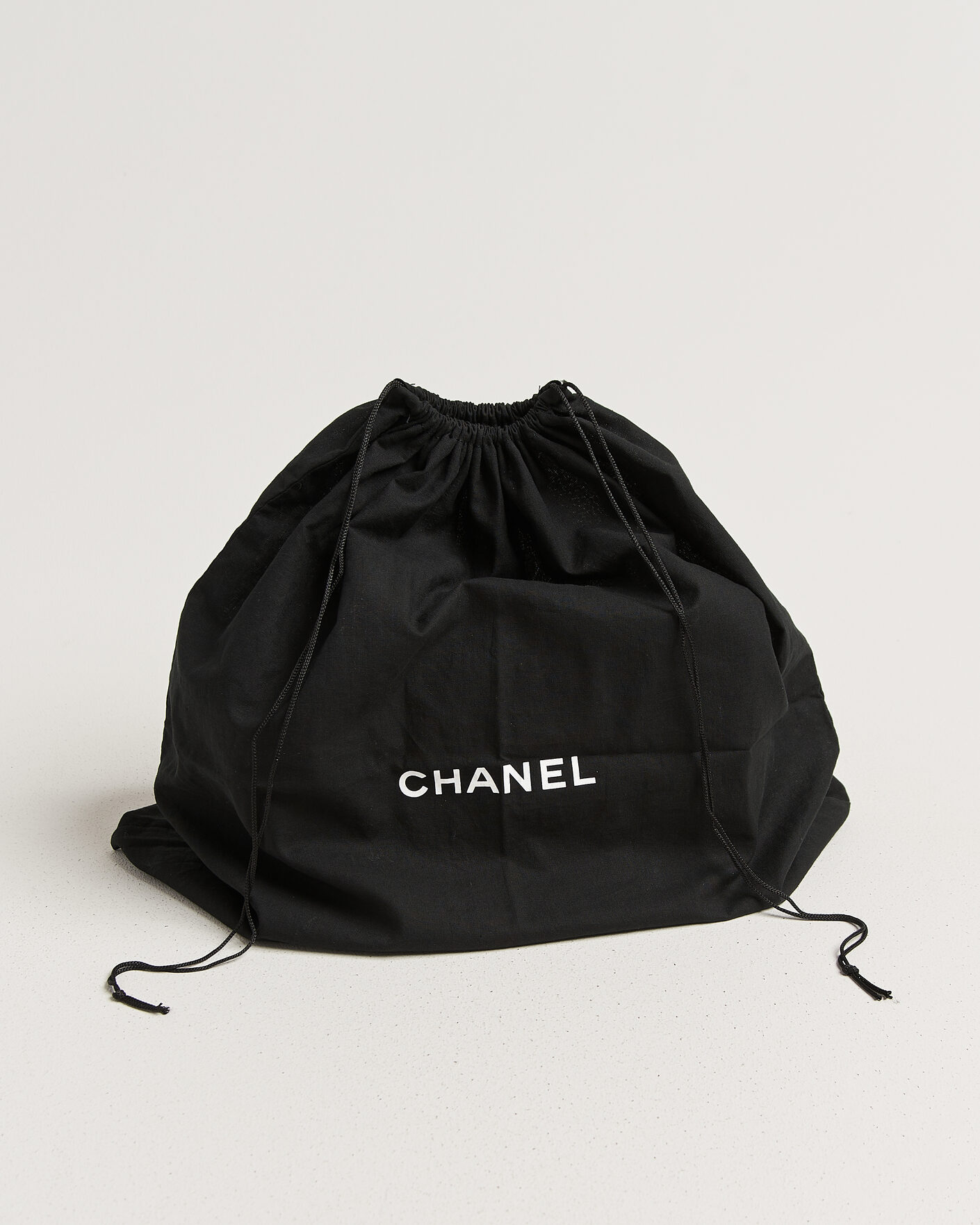 Homme | Pre-Owned & Vintage Bags | Chanel Pre-Owned | Classic Medium Double Flap Bag Lambskin Black