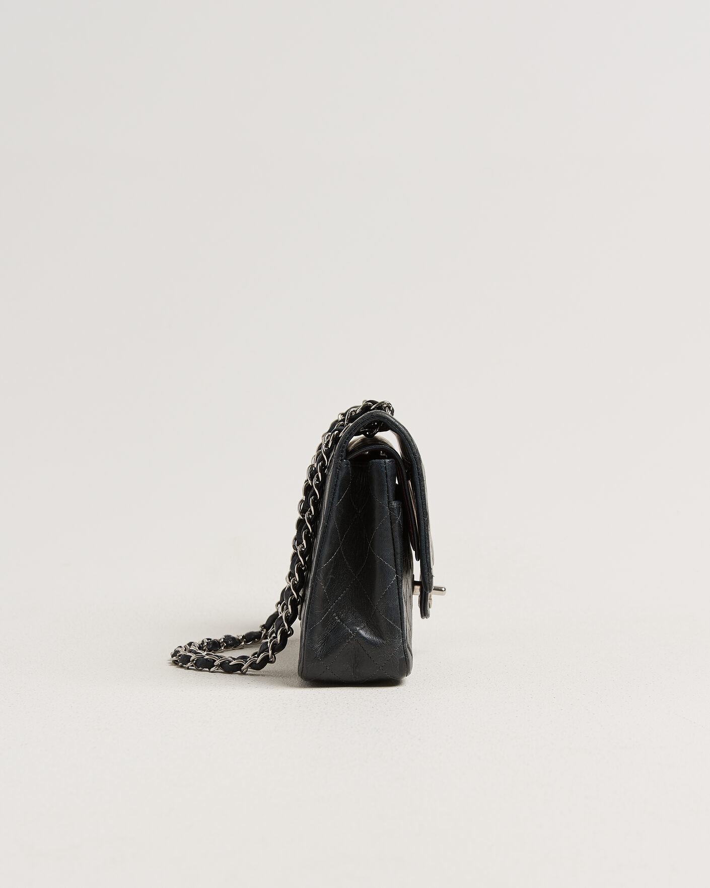 Homme | Pre-Owned & Vintage Bags | Chanel Pre-Owned | Classic Medium Double Flap Bag Lambskin Black