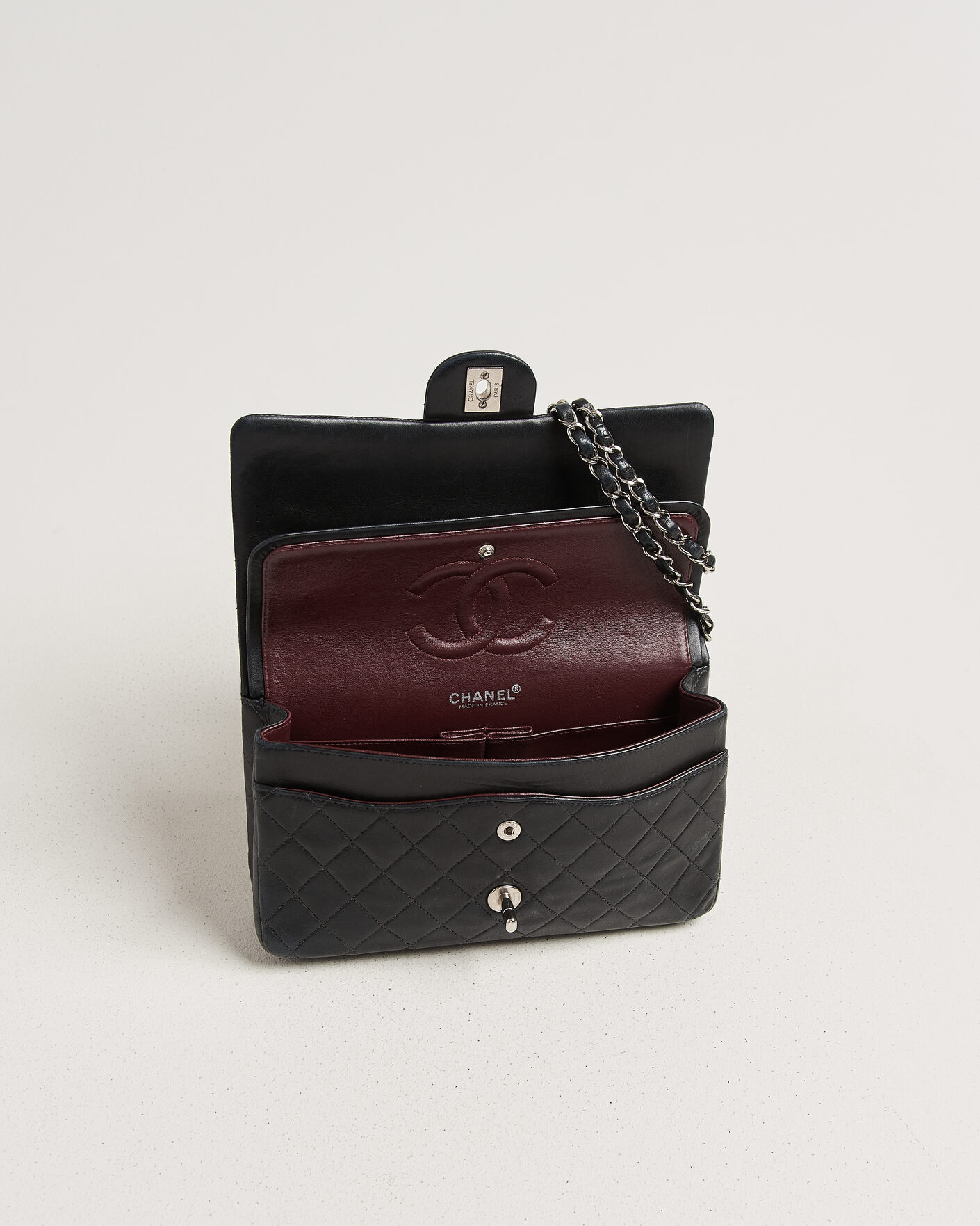 Homme | Pre-Owned & Vintage Bags | Chanel Pre-Owned | Classic Medium Double Flap Bag Lambskin Black