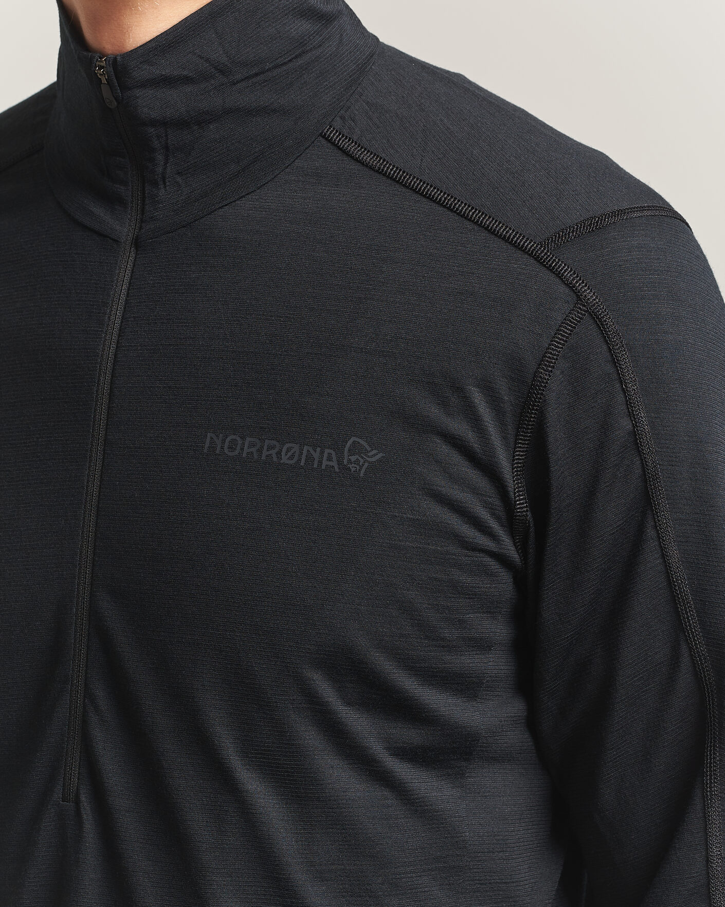Heren | Truien | Norrøna | Falketind Equalizer Wool Zip Neck Caviar Black