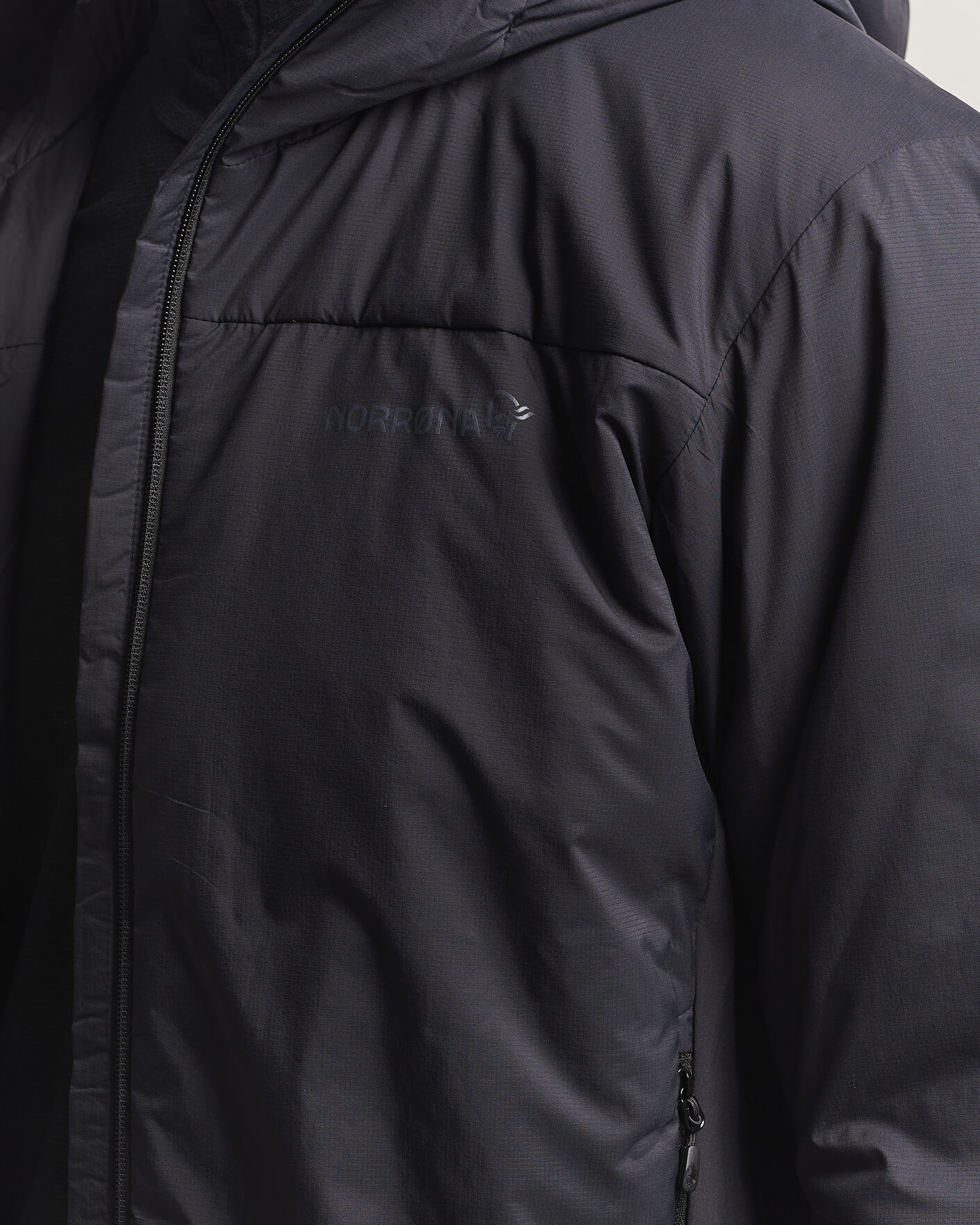 Heren | Jassen | Norrøna | Femund Thermo Zip Hood Caviar Black