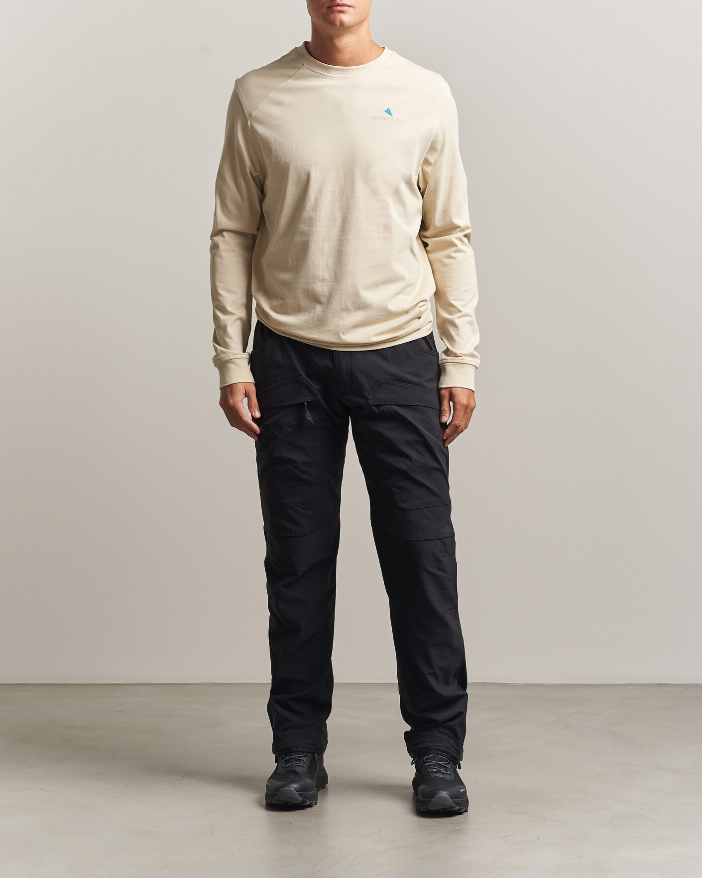 Homme | T-shirts | Klättermusen | Root Long Sleeve Logo T-Shirt Clay