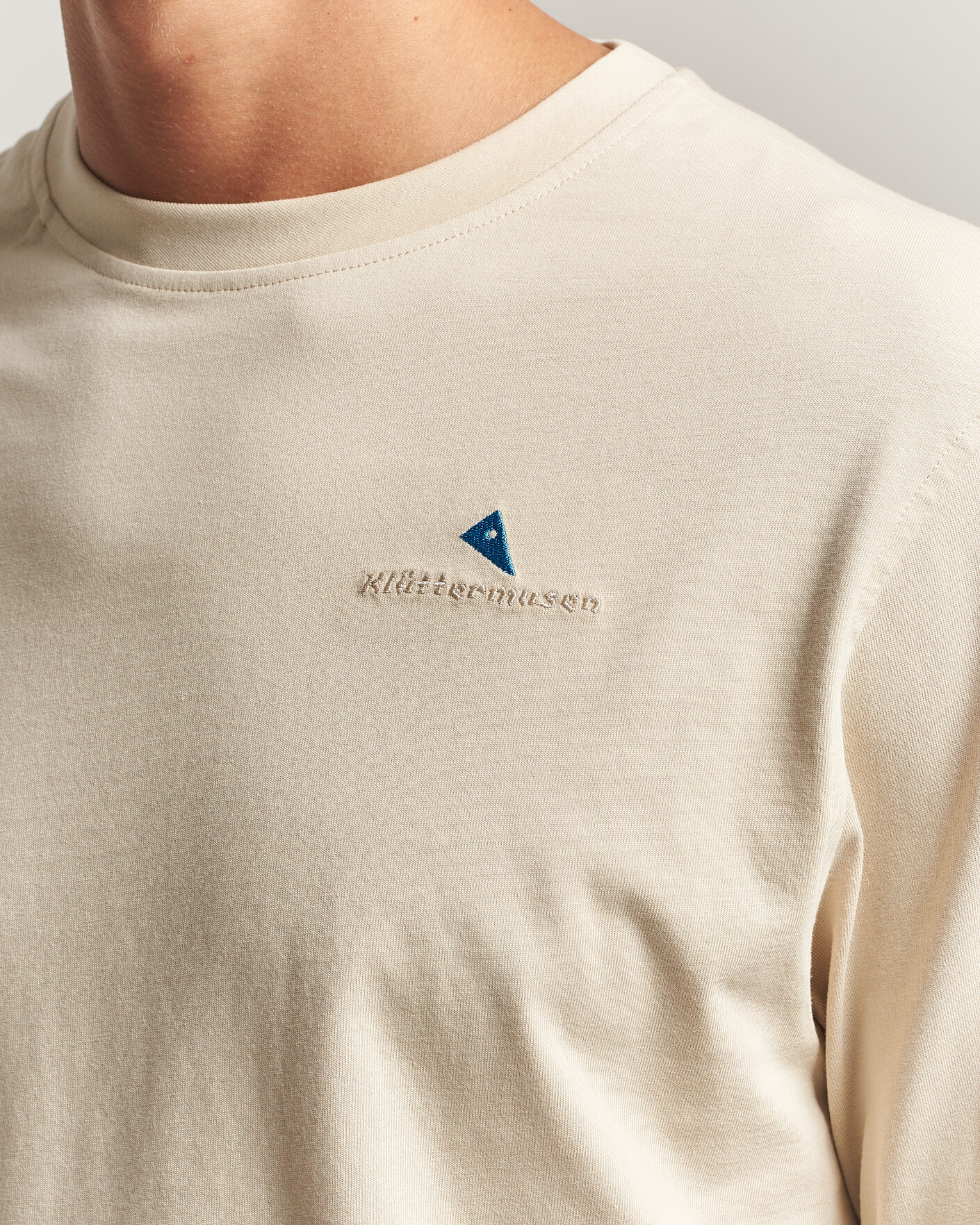 Homme | T-shirts | Klättermusen | Root Long Sleeve Logo T-Shirt Clay