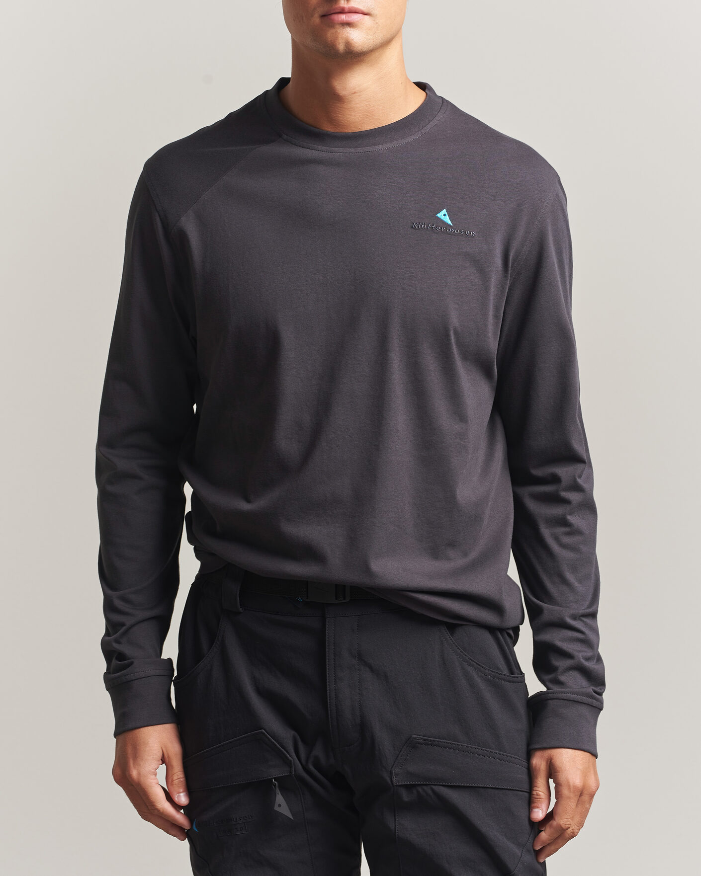 Homme | T-shirts | Klättermusen | Root Long Sleeve Logo T-Shirt Raven