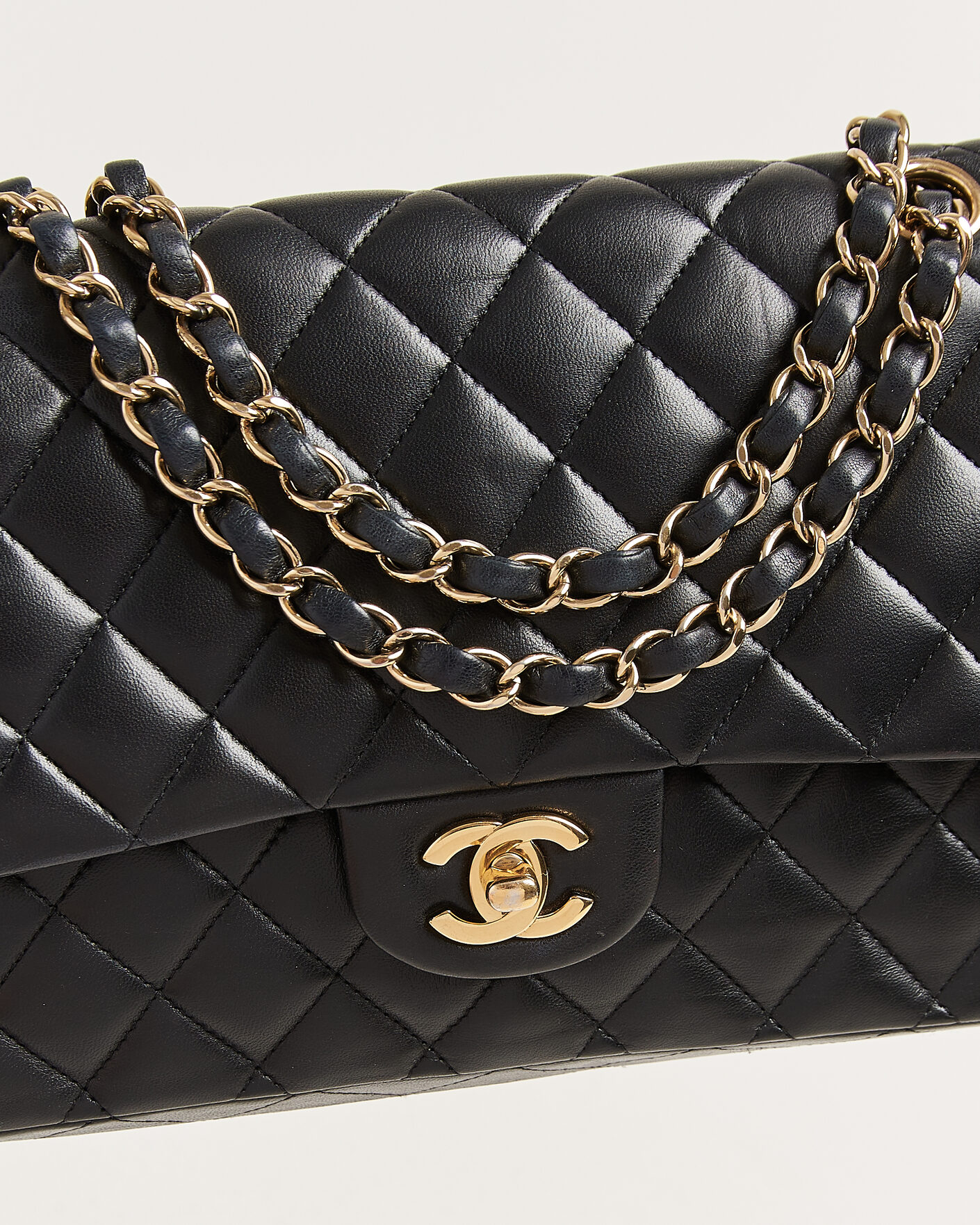 Homme | Pre-Owned & Vintage Bags | Chanel Pre-Owned | Classic Medium Double Flap Bag Lambskin Black