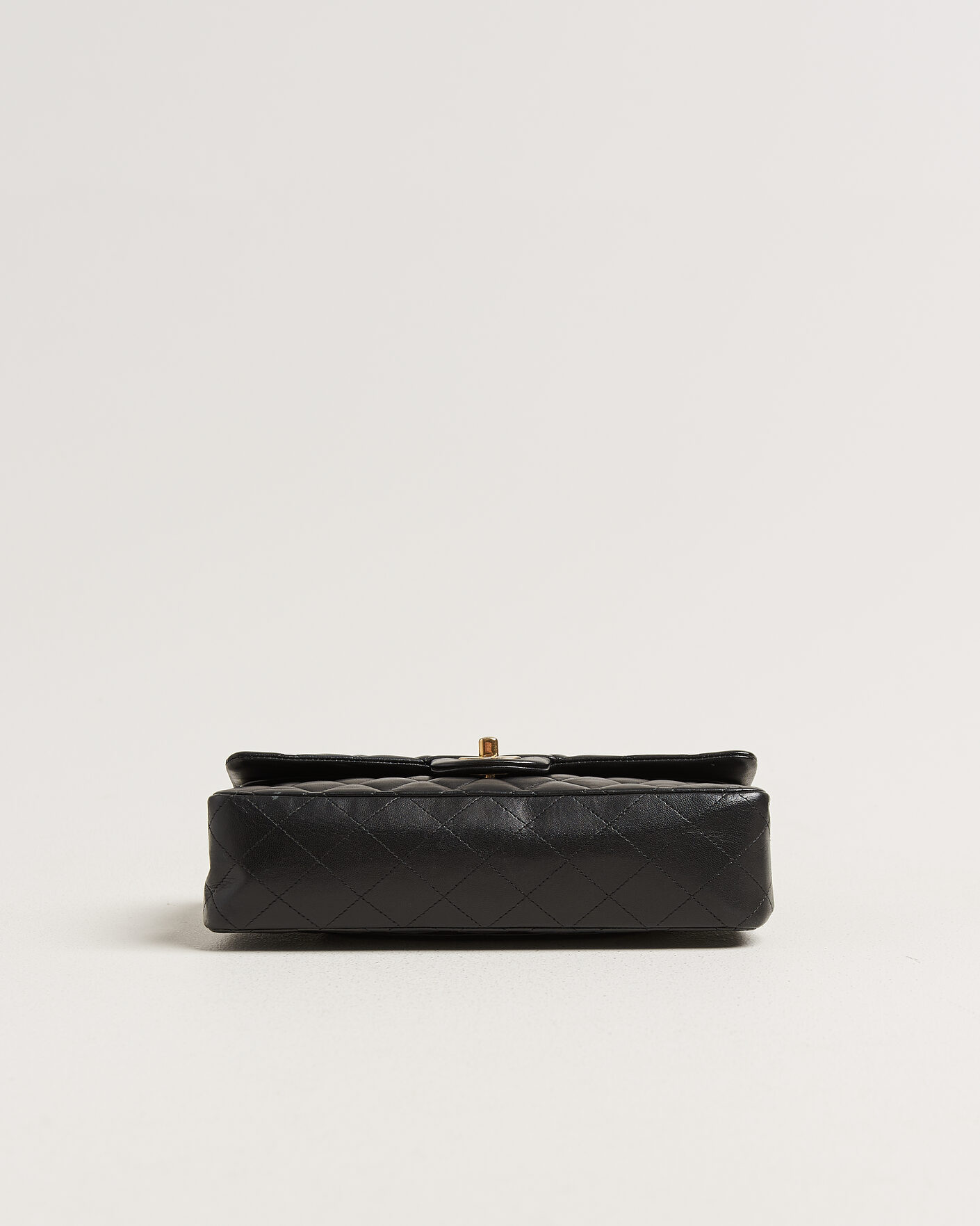 Homme | Chanel Pre-Owned Classic Medium Double Flap Bag Lambskin Black | Chanel Pre-Owned | Classic Medium Double Flap Bag Lambskin Black