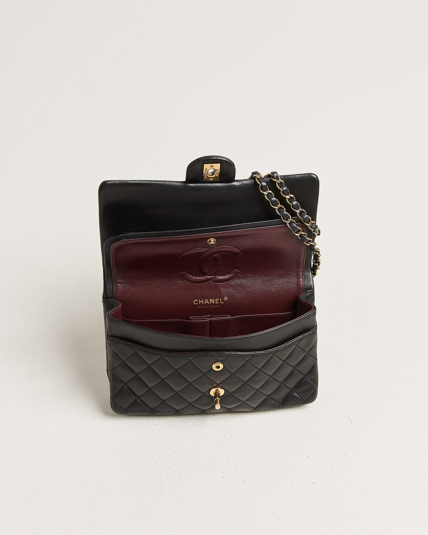 Homme | Chanel Pre-Owned Classic Medium Double Flap Bag Lambskin Black | Chanel Pre-Owned | Classic Medium Double Flap Bag Lambskin Black