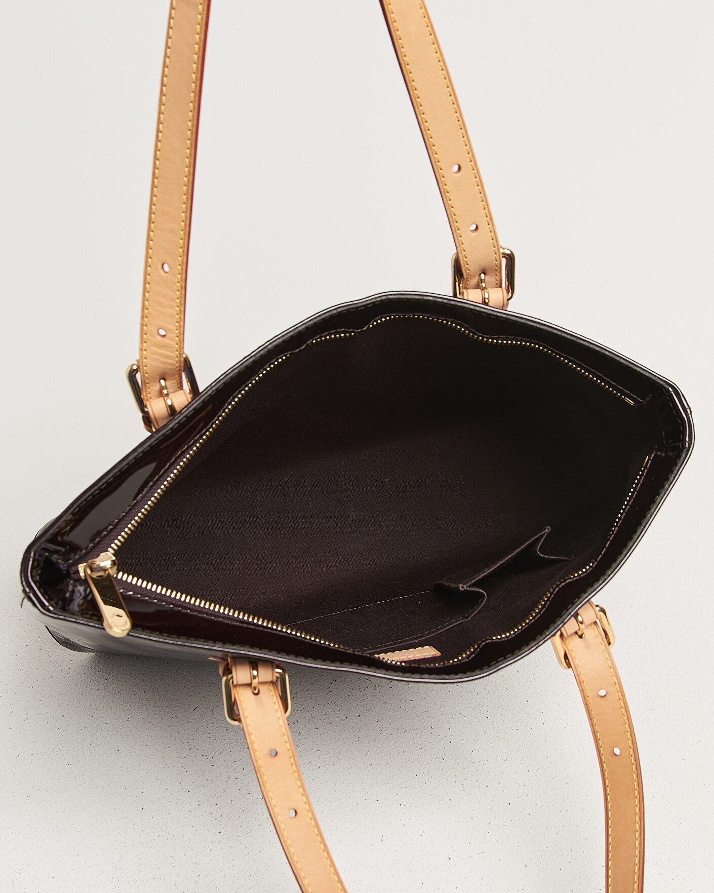 Homme | Pre-Owned & Vintage Bags | Louis Vuitton Pre-Owned | Brentwood Tote Bag Vernis Leather Burgundy