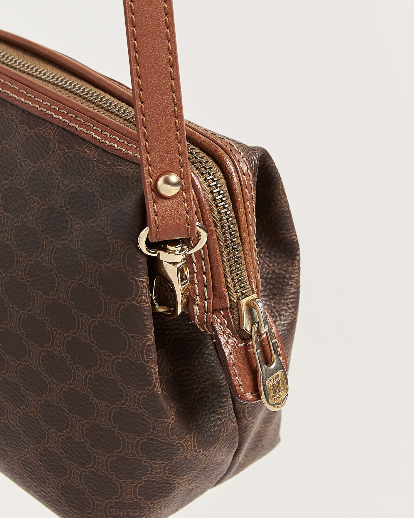 Homme | Pre-Owned & Vintage Bags | Celine Pre-Owned | Macadame Pouch Bag Monogram