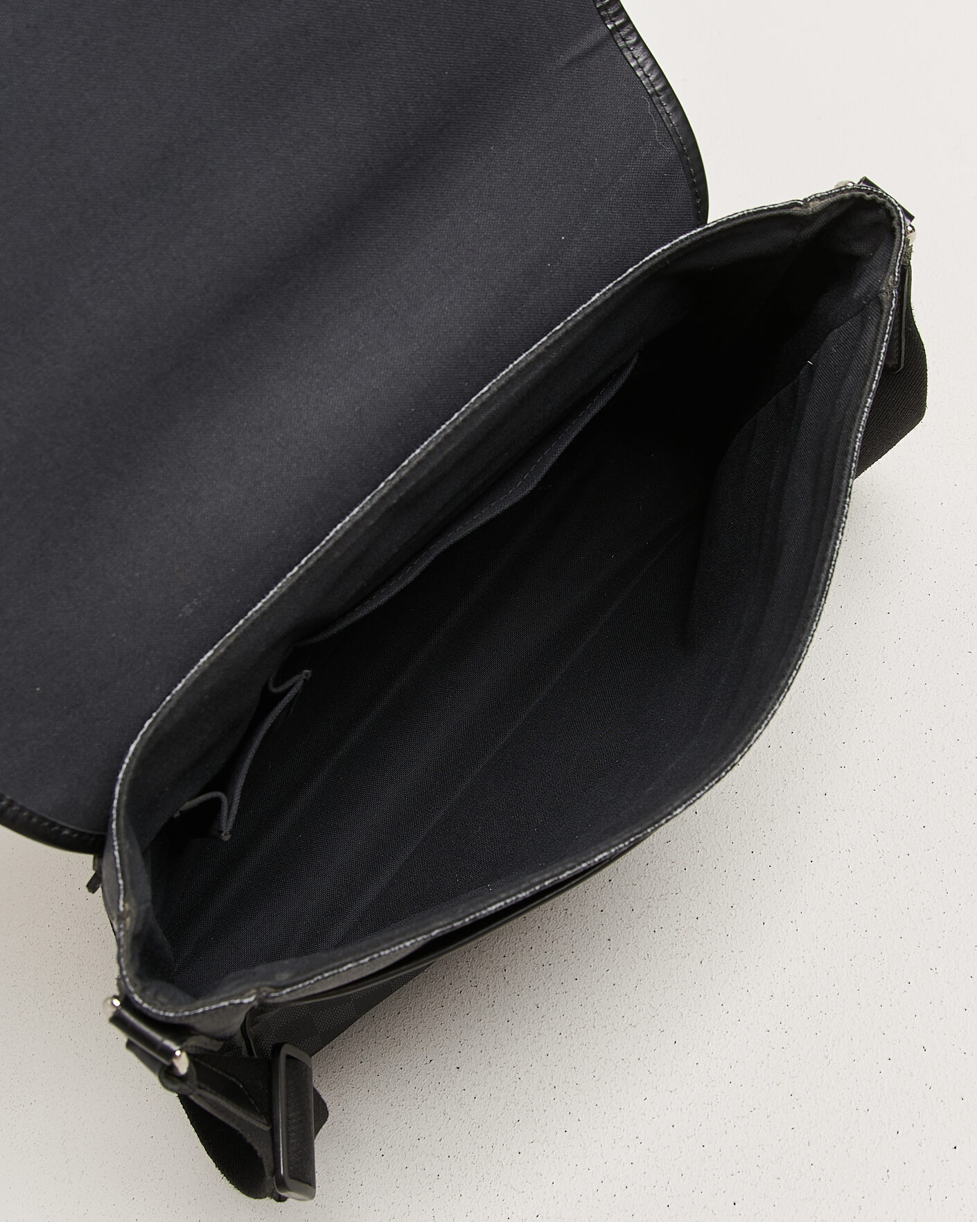 Homme | Pre-Owned & Vintage Bags | Louis Vuitton Pre-Owned | Daniel MM Shoulder Bag Damier Graphite