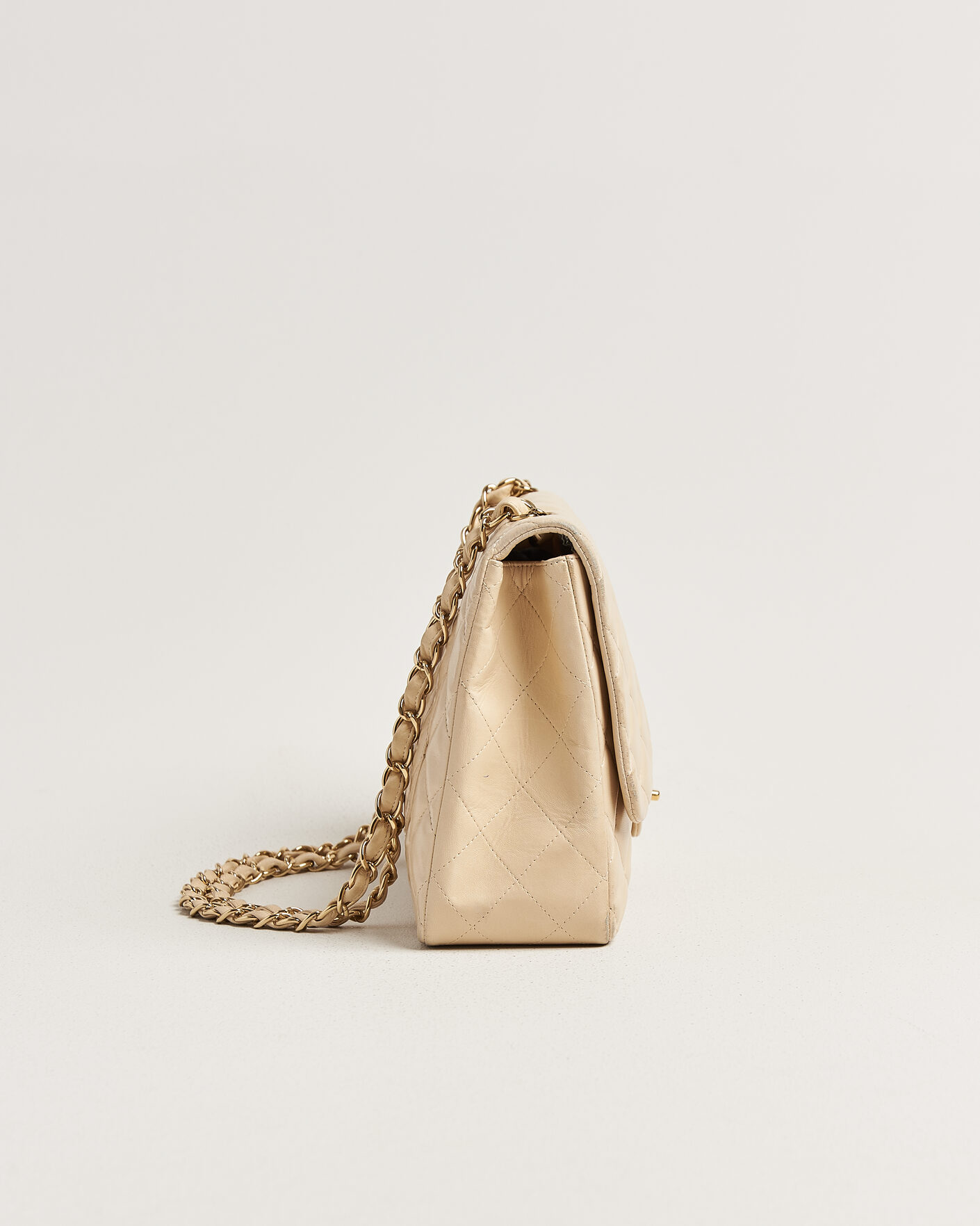 Homme | Chanel Pre-Owned Classic Jumbo Single Flap Bag Lambskin Beige | Chanel Pre-Owned | Classic Jumbo Single Flap Bag Lambskin Beige