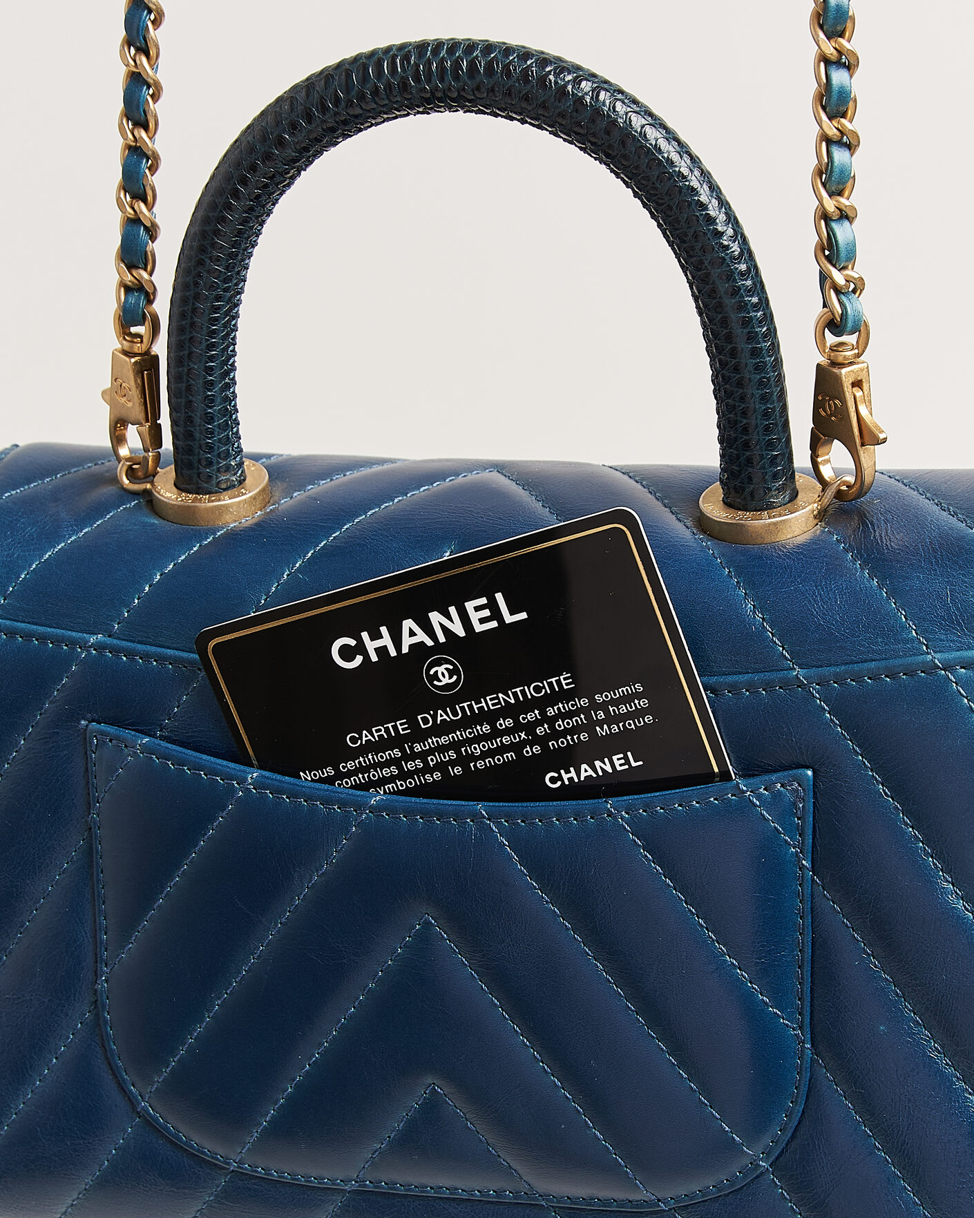 Homme | Pre-Owned & Vintage Bags | Chanel Pre-Owned | Coco Handle Chevron Bag Blue