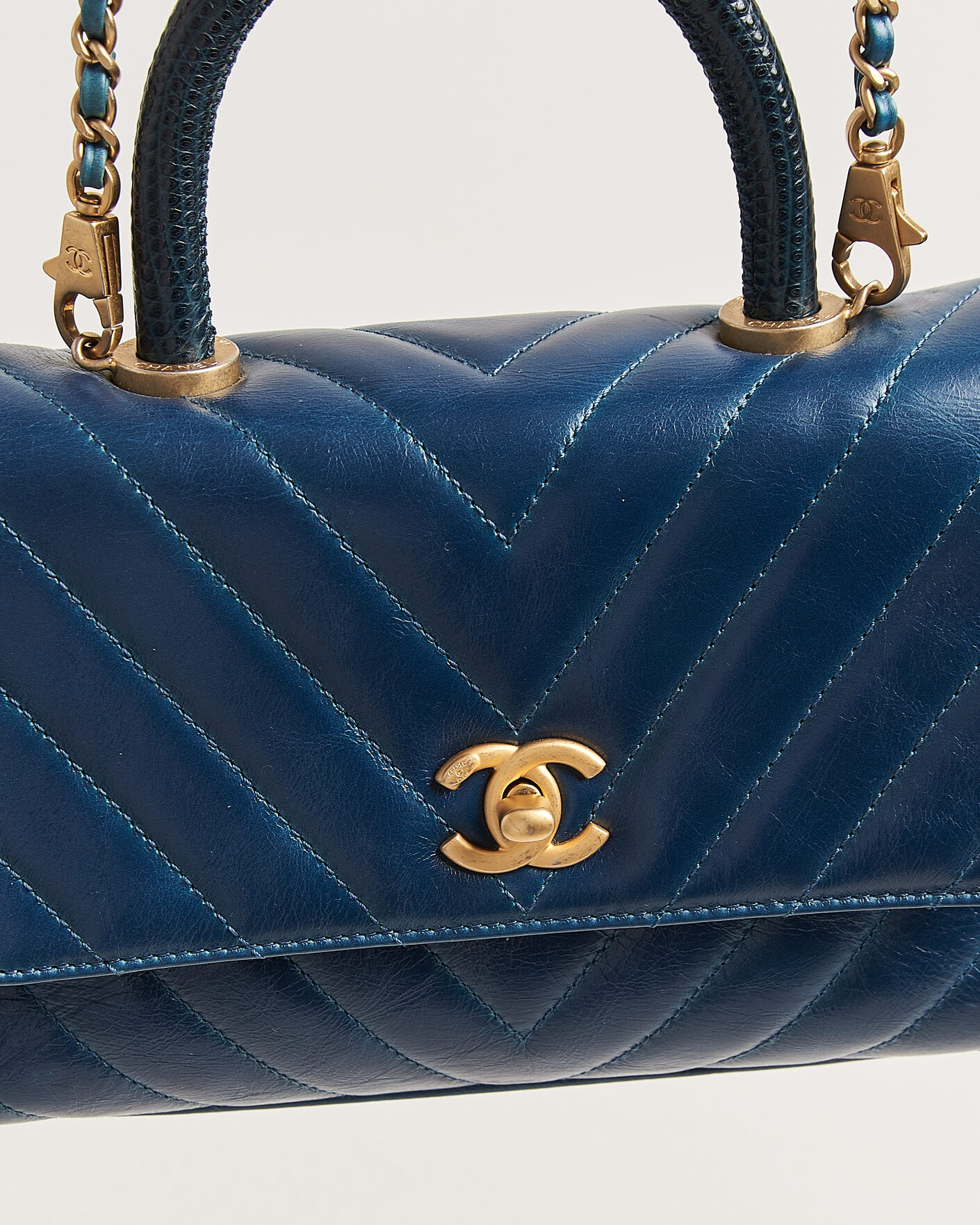 Homme | Pre-Owned & Vintage Bags | Chanel Pre-Owned | Coco Handle Chevron Bag Blue
