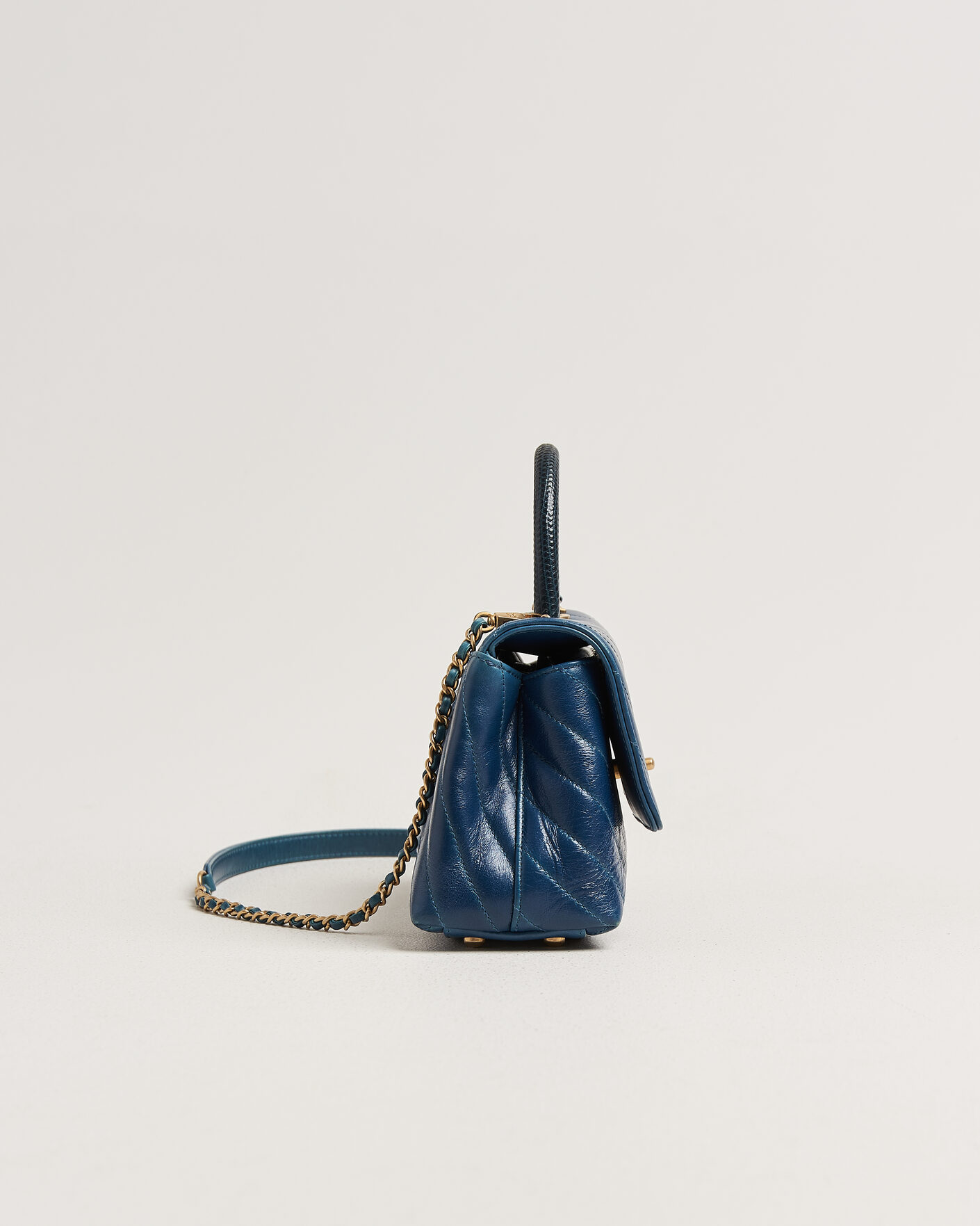 Homme | Pre-Owned & Vintage Bags | Chanel Pre-Owned | Coco Handle Chevron Bag Blue