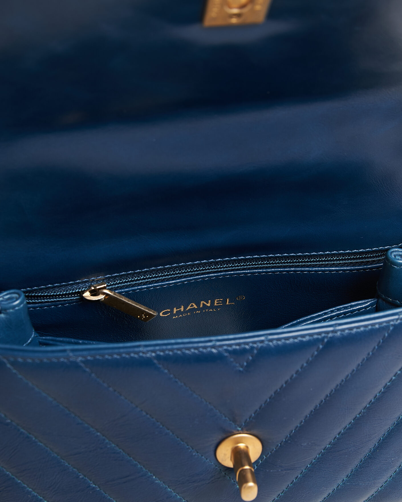 Homme | Pre-Owned & Vintage Bags | Chanel Pre-Owned | Coco Handle Chevron Bag Blue