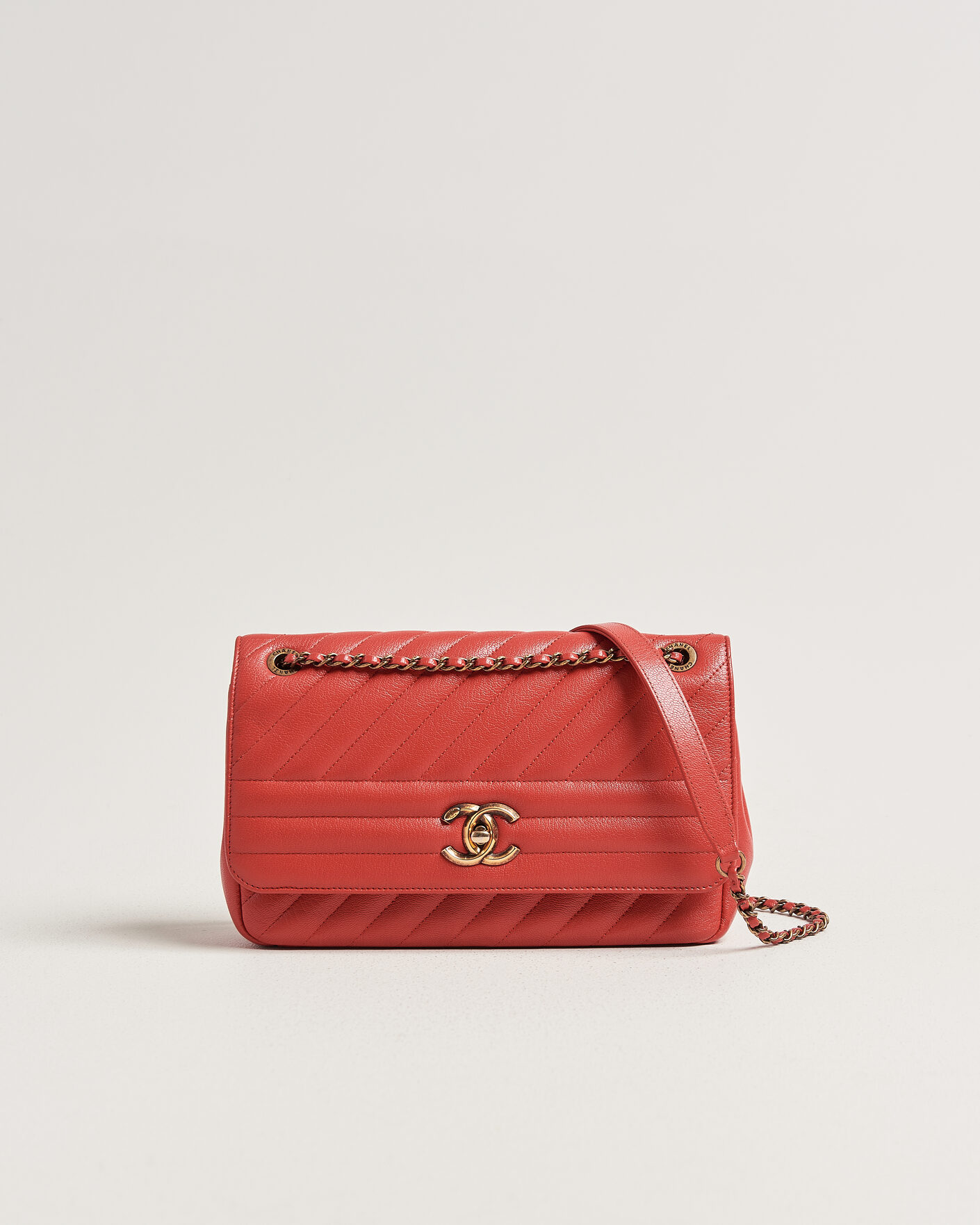 Heren | Pre-Owned & Vintage Bags | Chanel Pre-Owned | Chevron Medium Flap Bag Coral