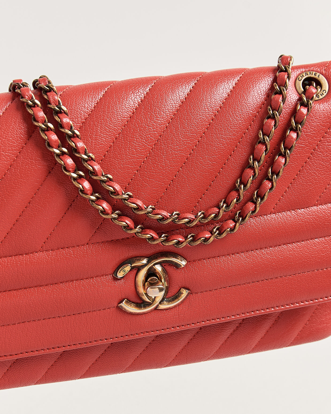 Heren | Pre-Owned & Vintage Bags | Chanel Pre-Owned | Chevron Medium Flap Bag Coral