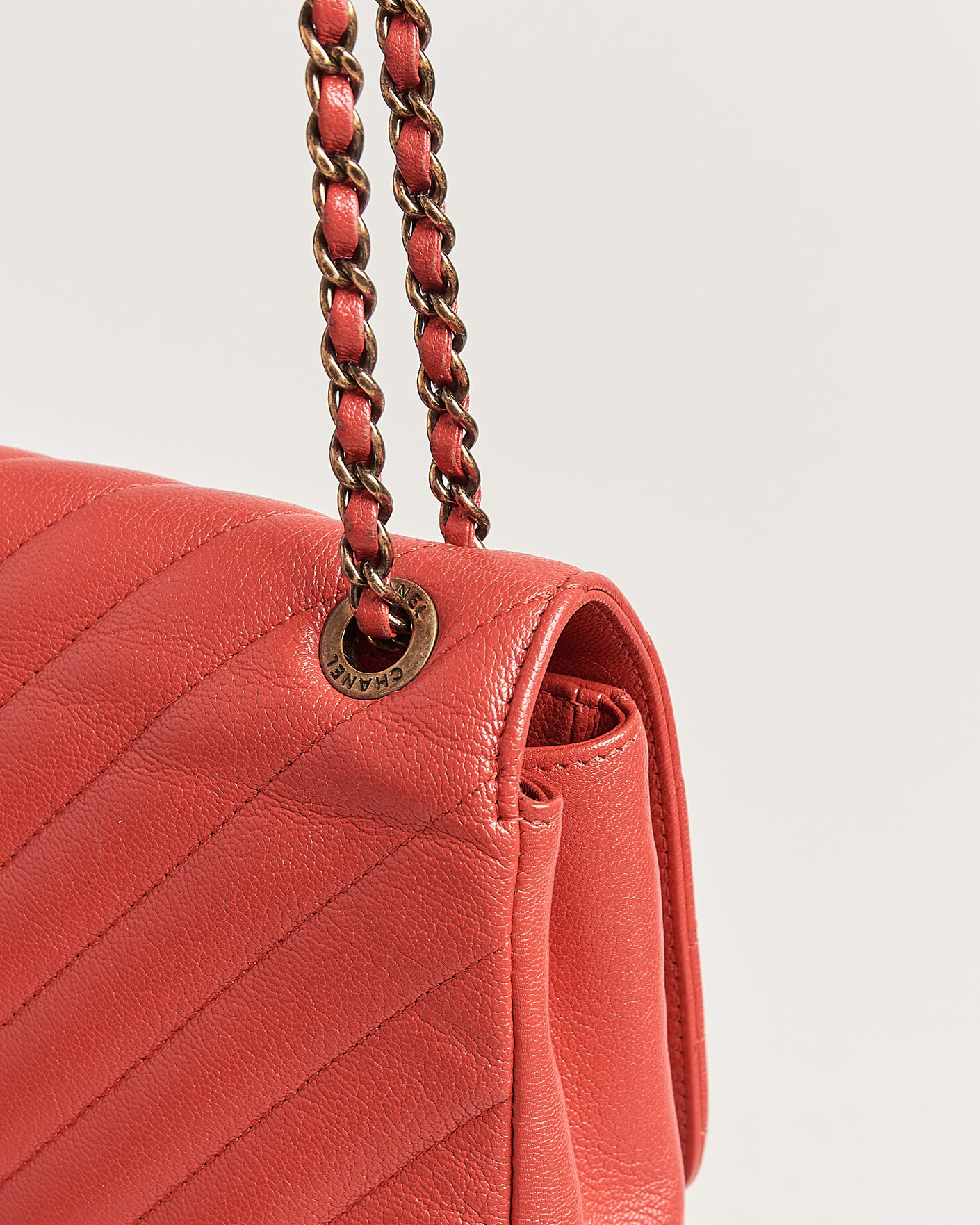Heren | Pre-Owned & Vintage Bags | Chanel Pre-Owned | Chevron Medium Flap Bag Coral