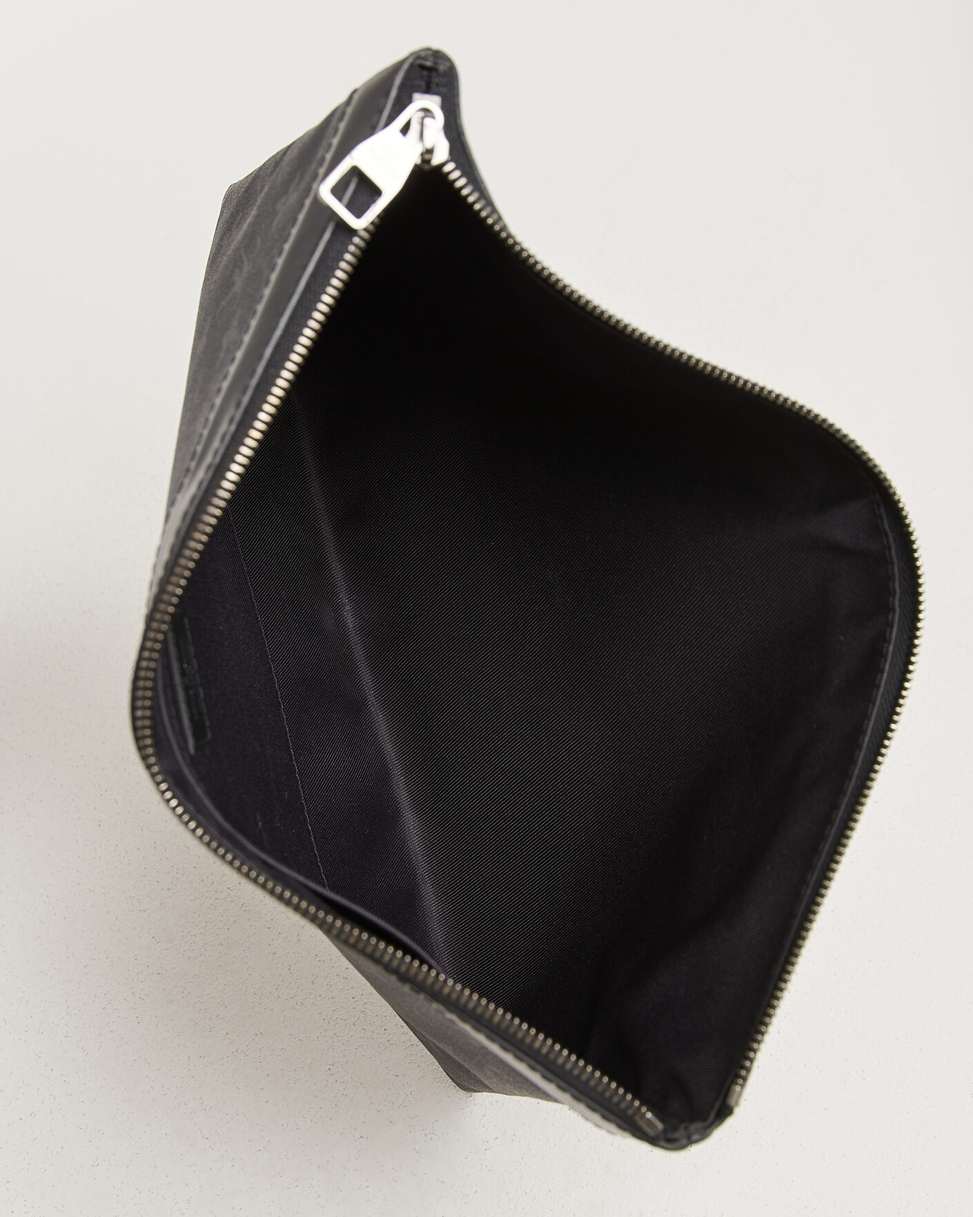 Heren | Pre-Owned & Vintage Bags | Louis Vuitton Pre-Owned | Discovery Pochette Monogram Eclipse