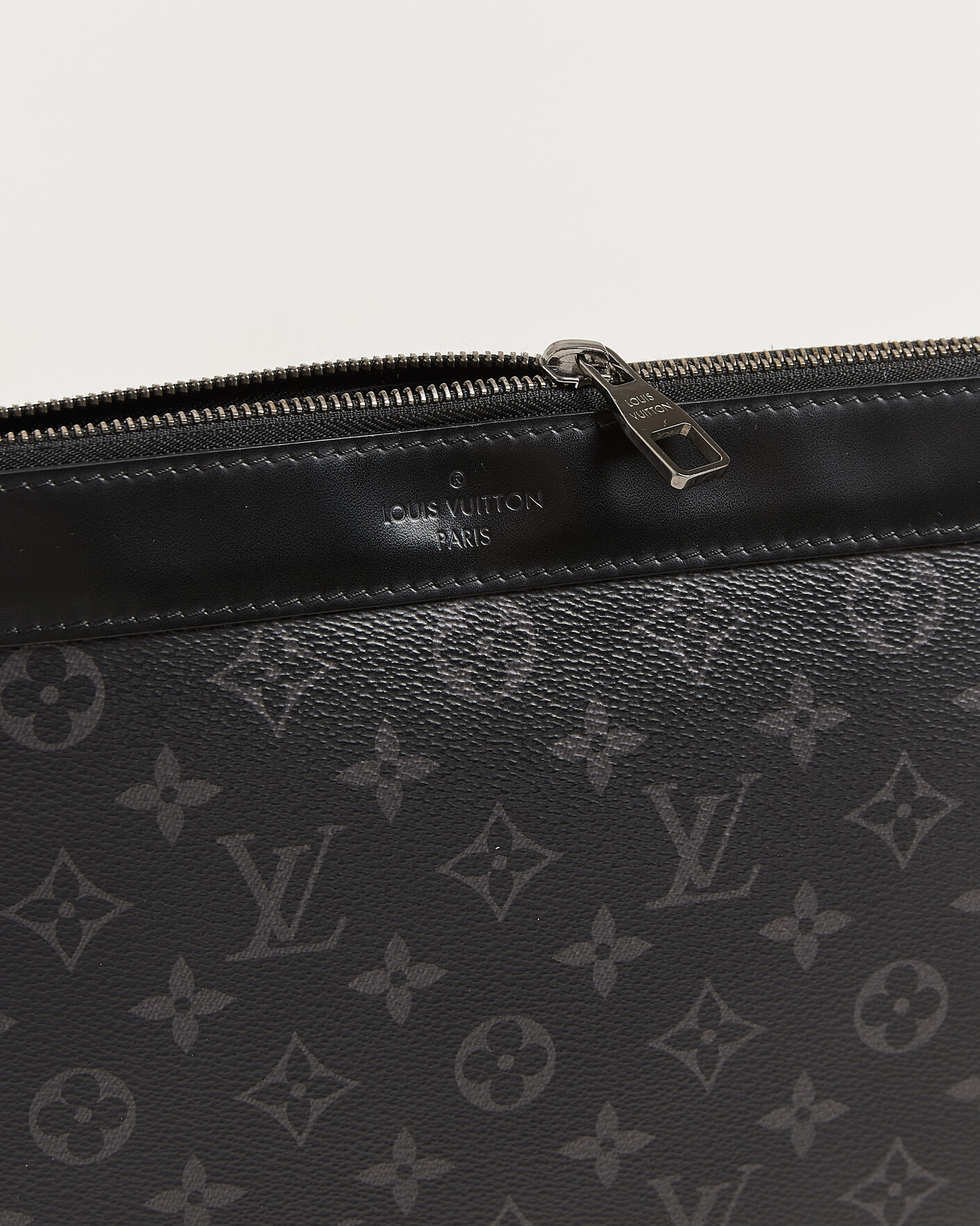 Heren | Pre-Owned & Vintage Bags | Louis Vuitton Pre-Owned | Discovery Pochette Monogram Eclipse