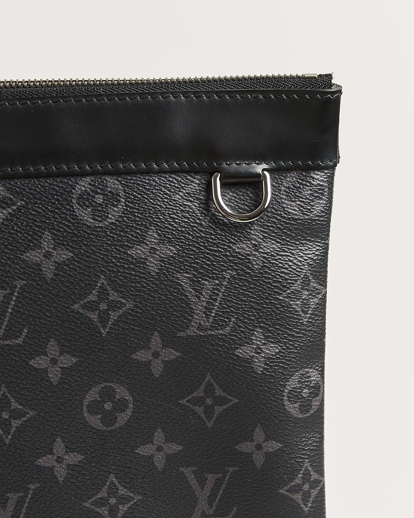 Heren | Pre-Owned & Vintage Bags | Louis Vuitton Pre-Owned | Discovery Pochette Monogram Eclipse