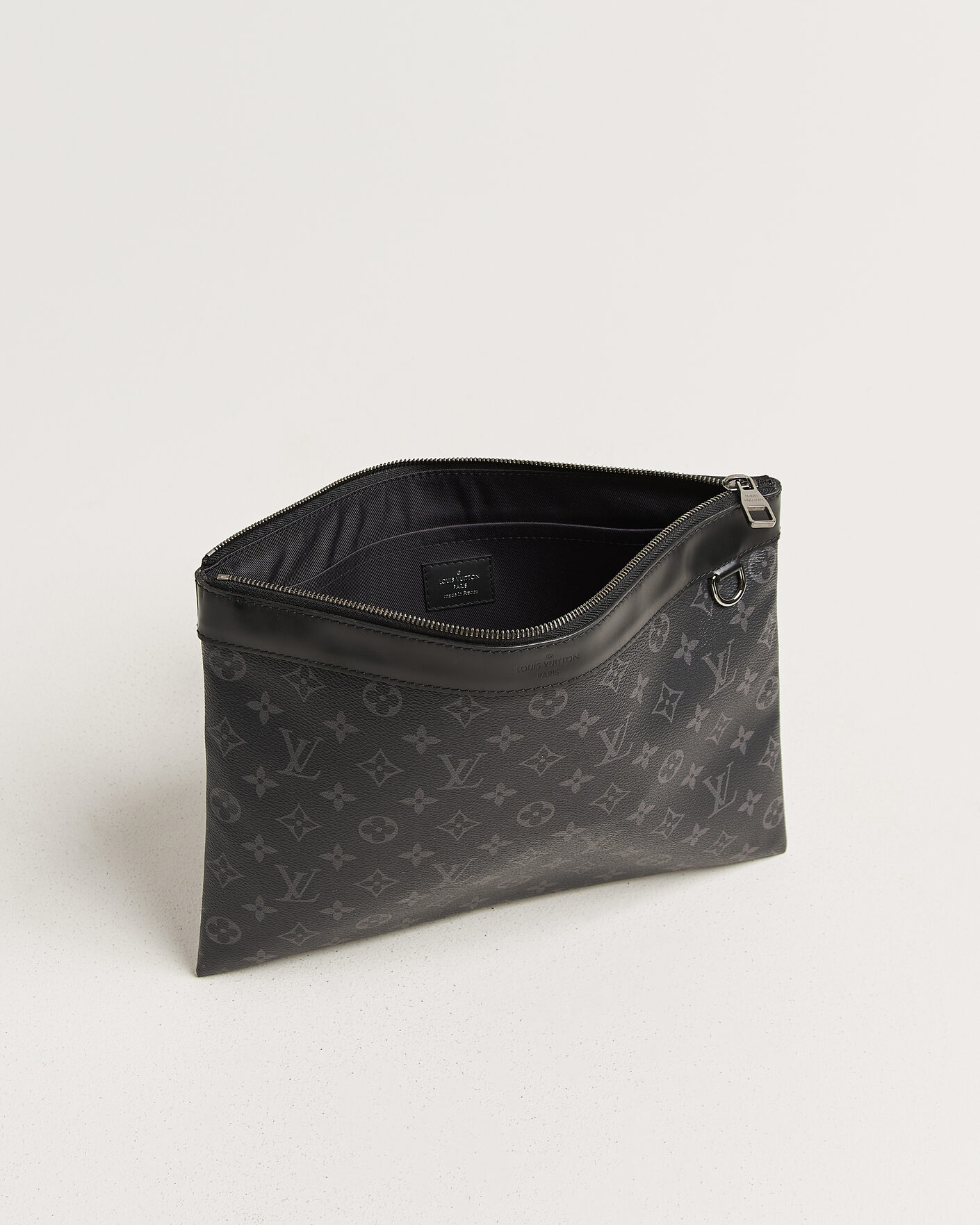Heren | Pre-Owned & Vintage Bags | Louis Vuitton Pre-Owned | Discovery Pochette Monogram Eclipse