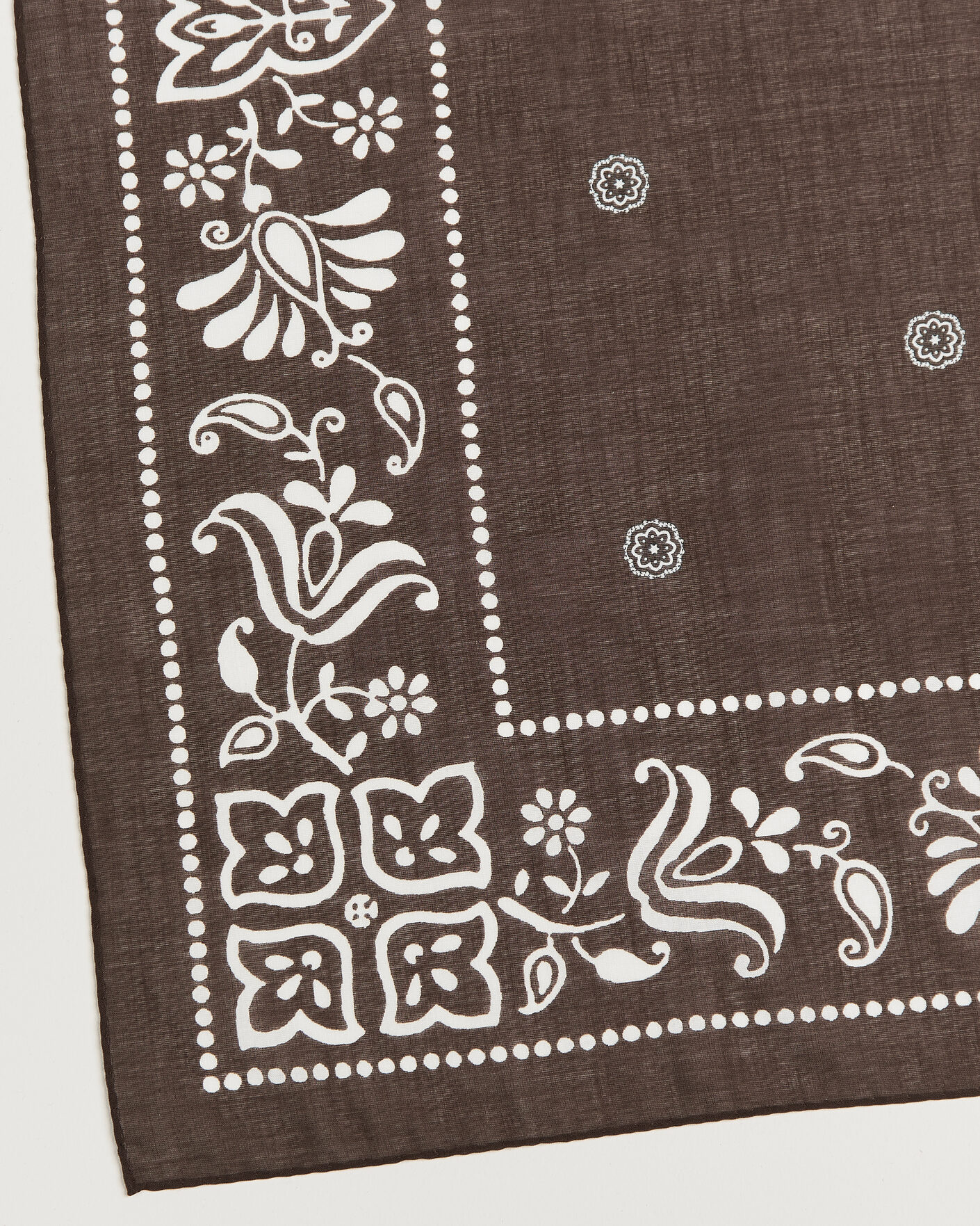 Heren | Sjaals | Amanda Christensen | Cotton Voile Printed Flower Bandana Brown