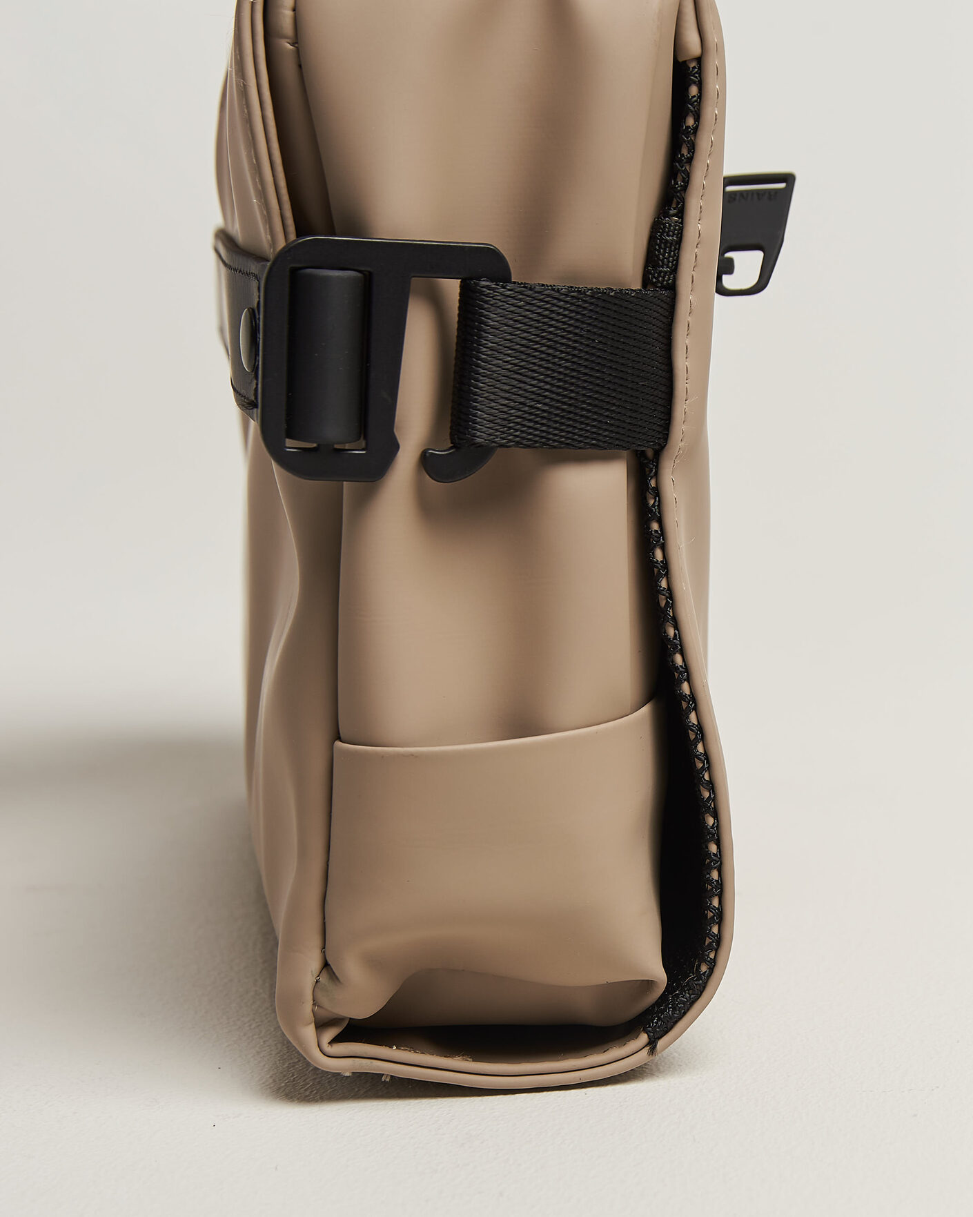 Heren | Tassen | RAINS | OTG Washbag Beige