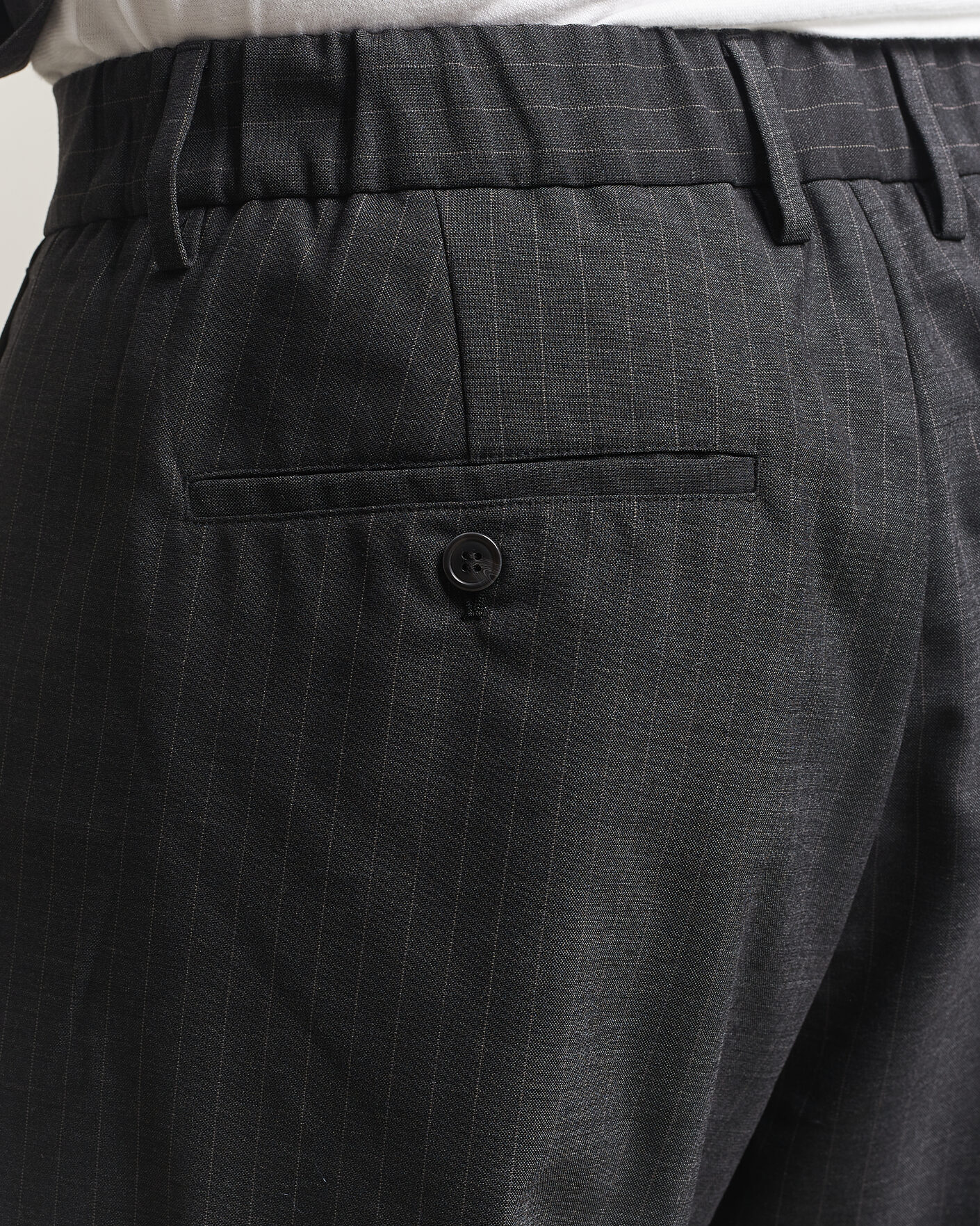 Homme | Pantalons | NN07 | Kay Wool Pinstriped Trousers Dark Grey