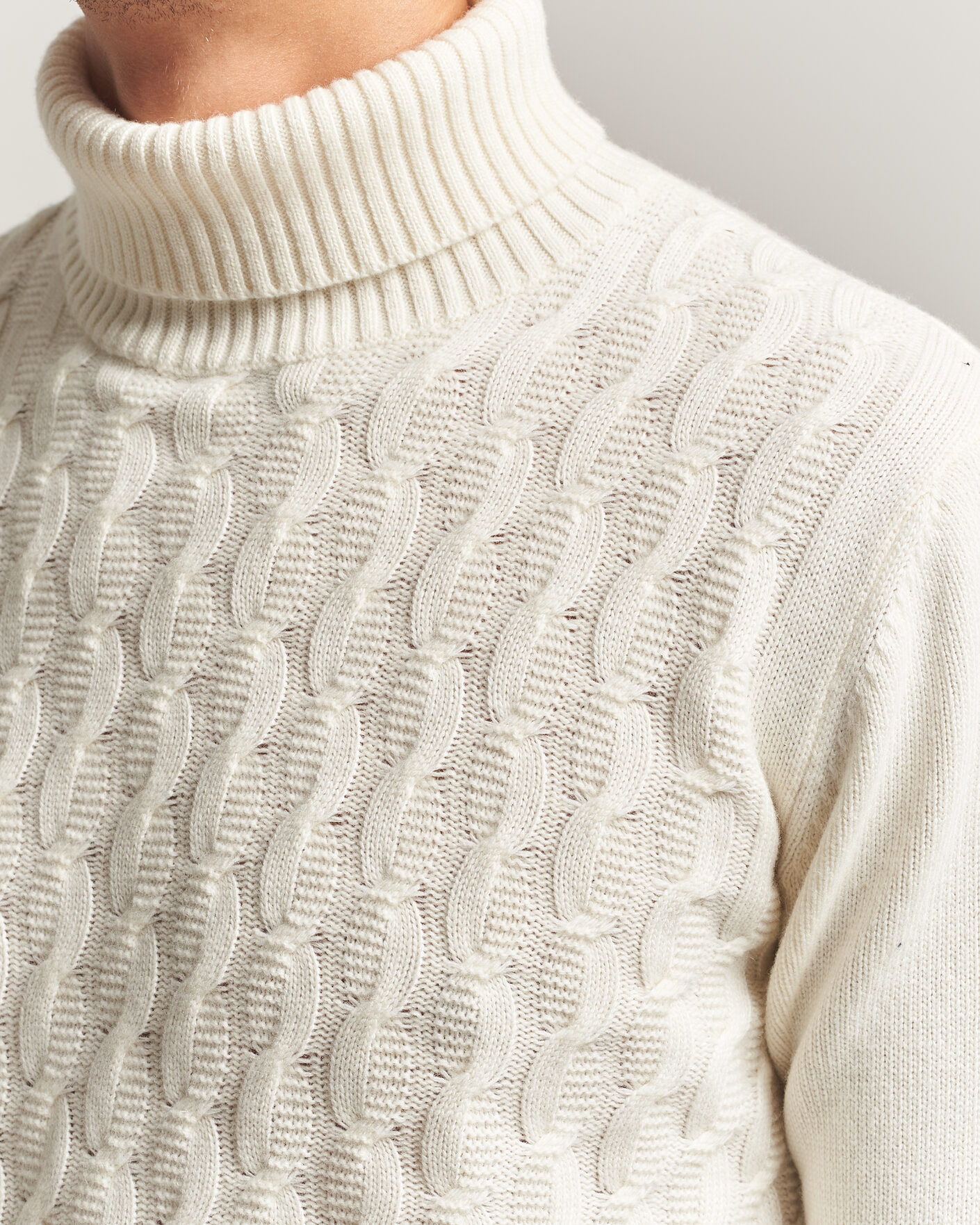 Heren | Truien | Oscar Jacobson | Seppo Cable Knitted Rollneck White