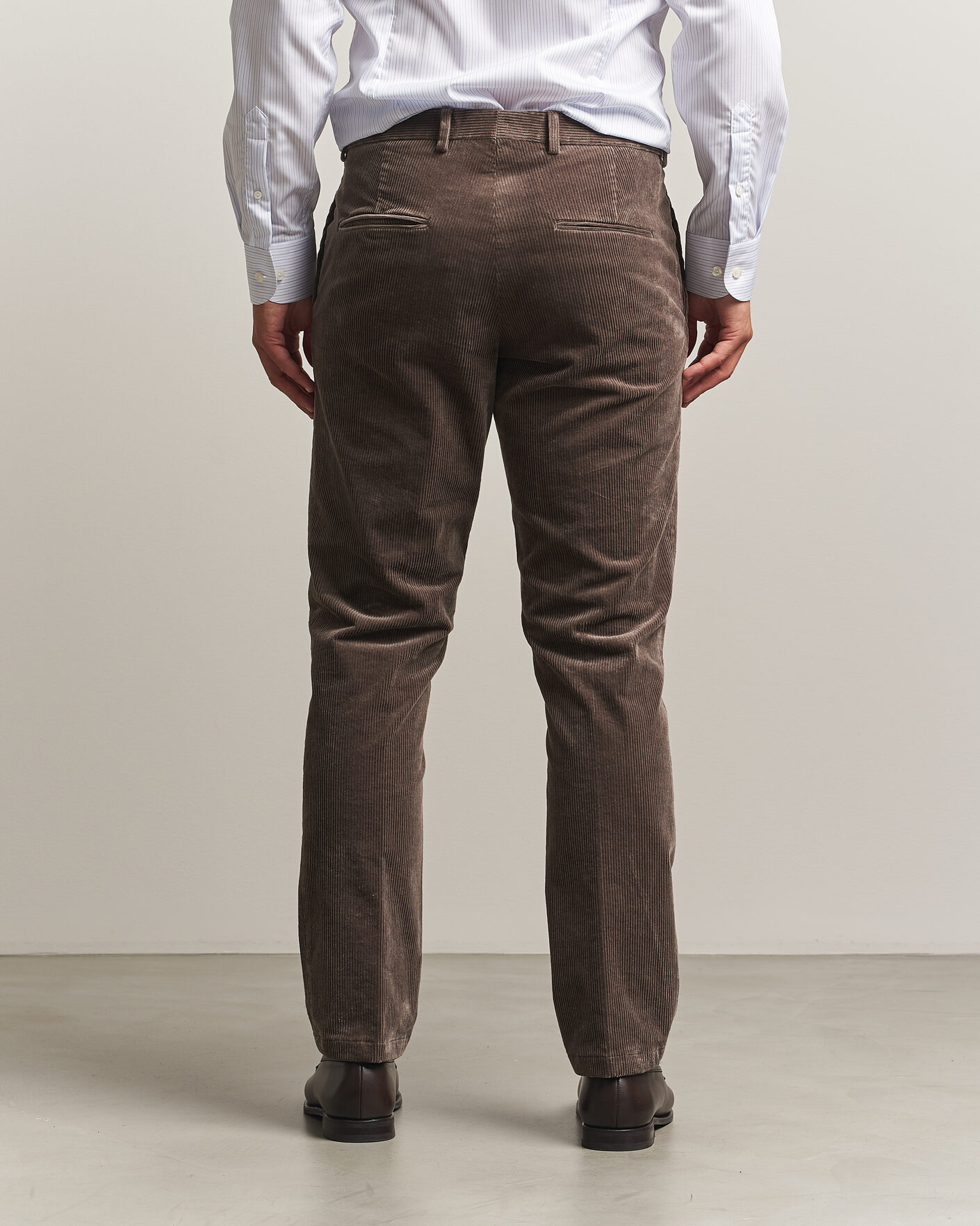 Homme | Pantalons | Oscar Jacobson | Dandy Corduroy Trousers Taupe