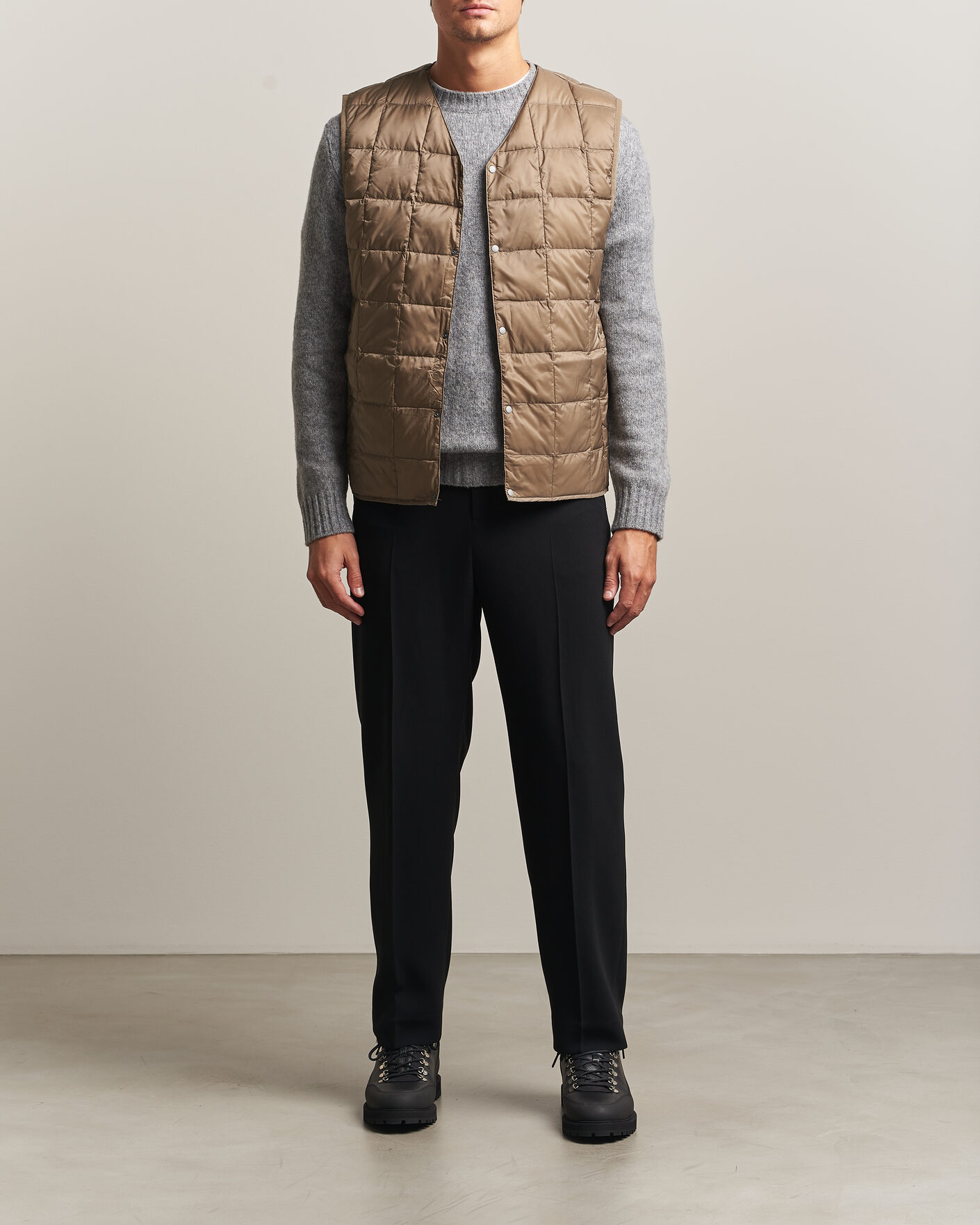 Homme | Gilets | TAION | V-Neck Lightweight Down Vest Khaki