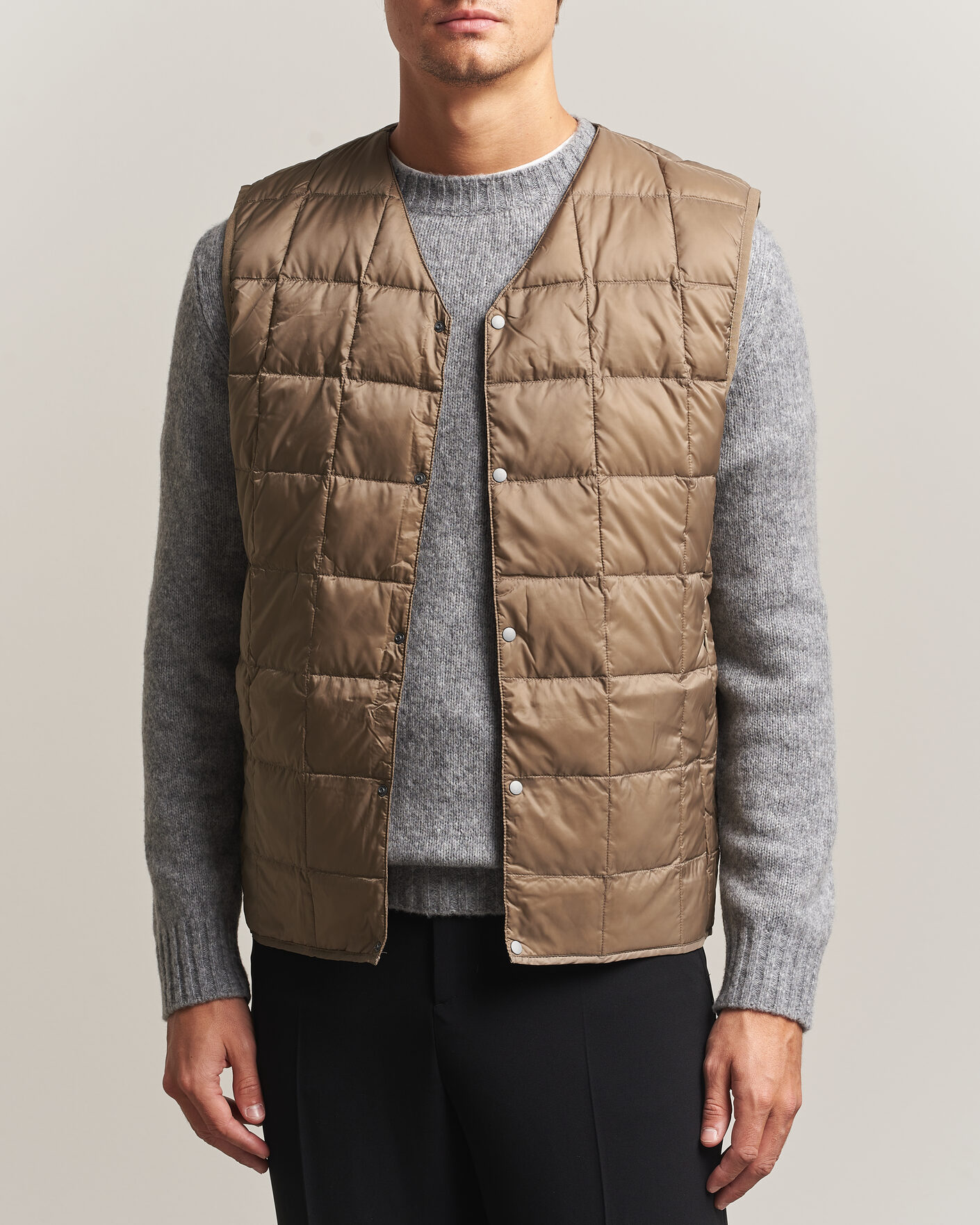 Homme | Gilets | TAION | V-Neck Lightweight Down Vest Khaki
