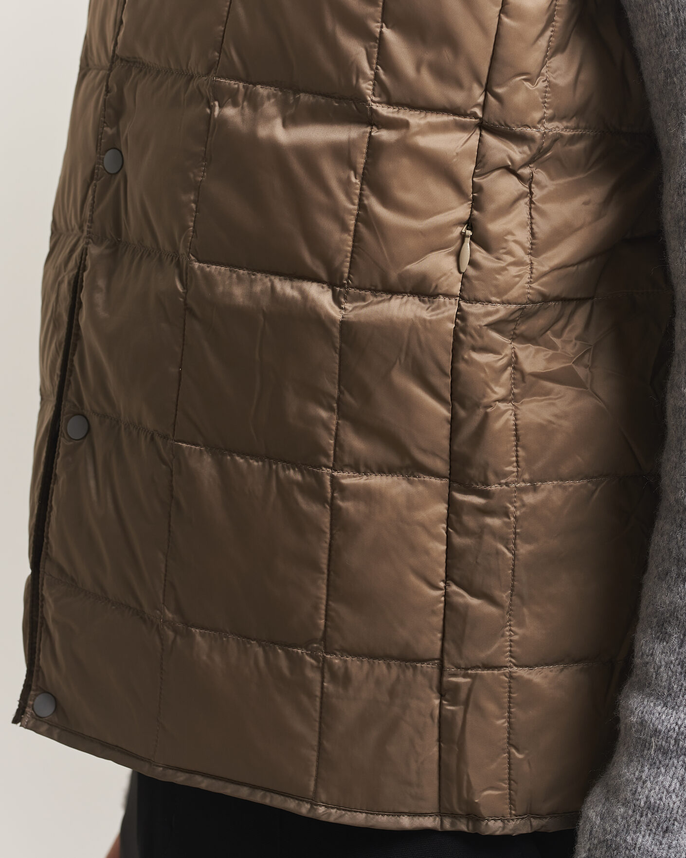 Homme | Gilets | TAION | V-Neck Lightweight Down Vest Khaki