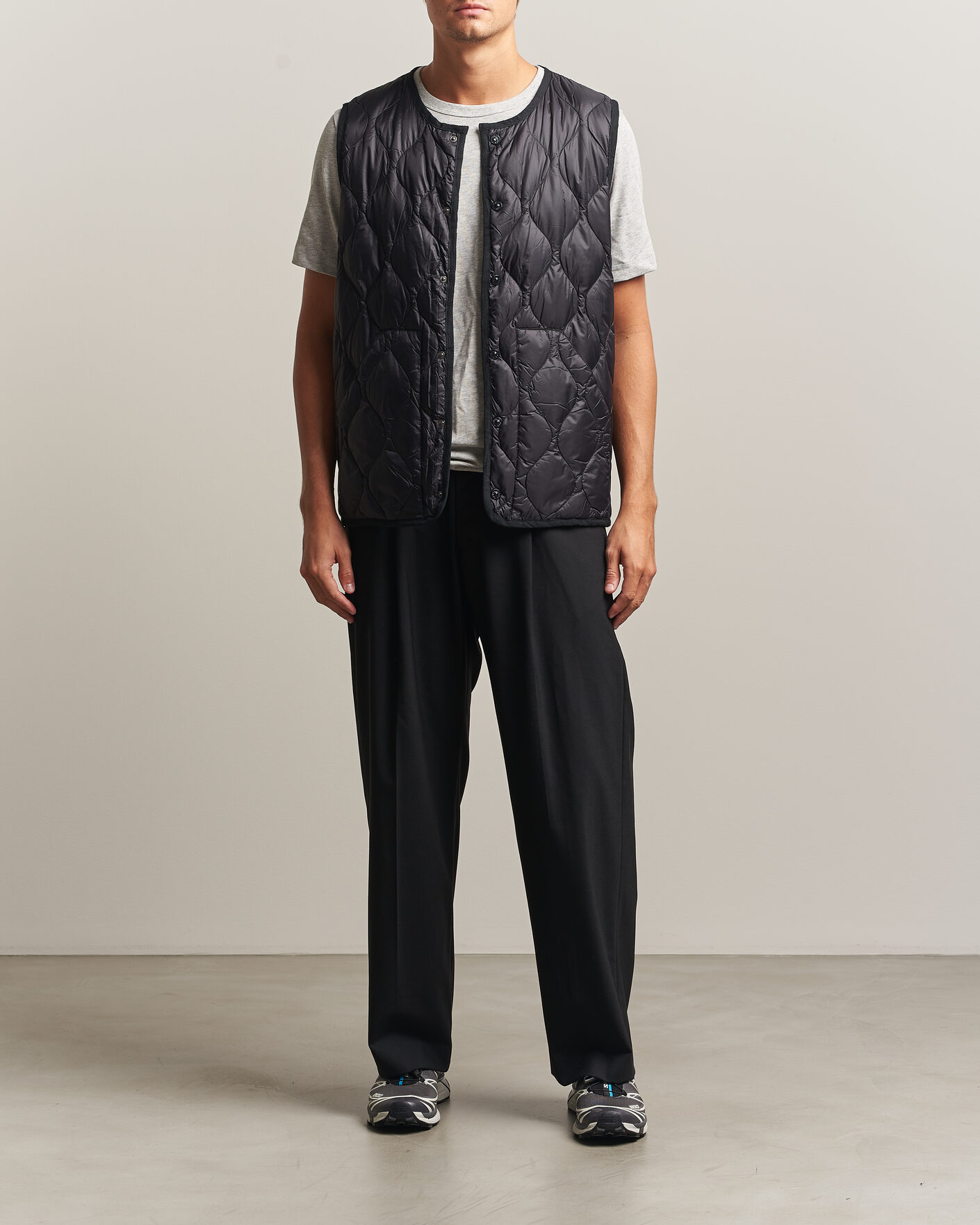 Homme | Gilets | TAION | Military Crew Neck Down Vest Black
