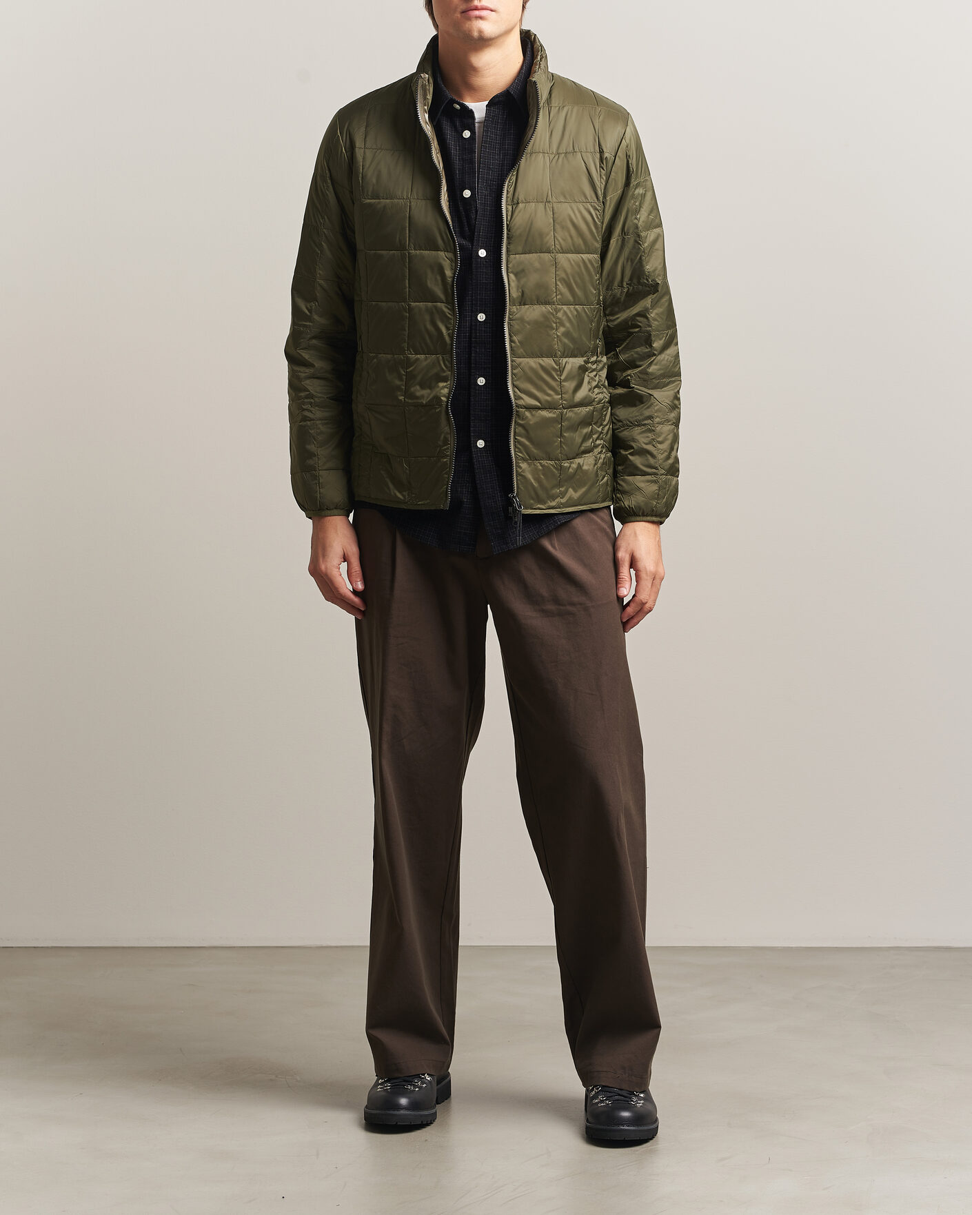 Heren | Jassen | TAION | High Neck Full Zip Lightweight Down Jacket Dark Olive